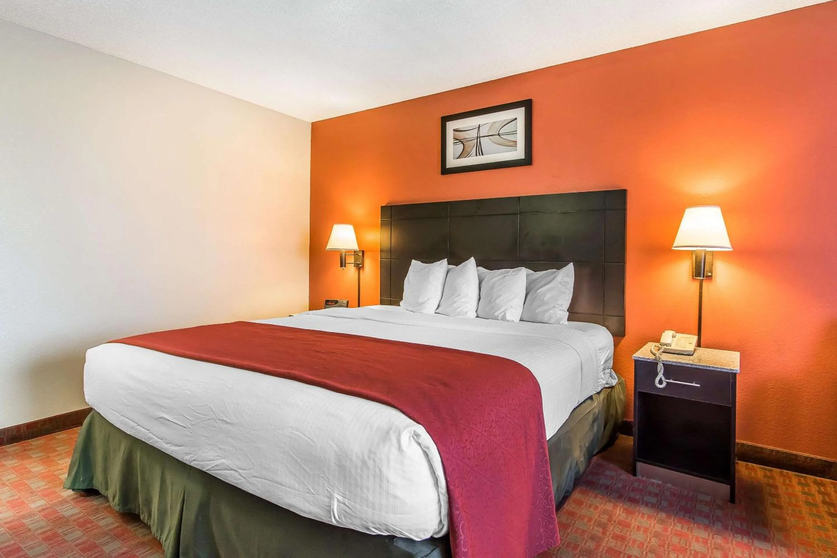 Photo of the whole room, Bed in Quality Inn & Suites