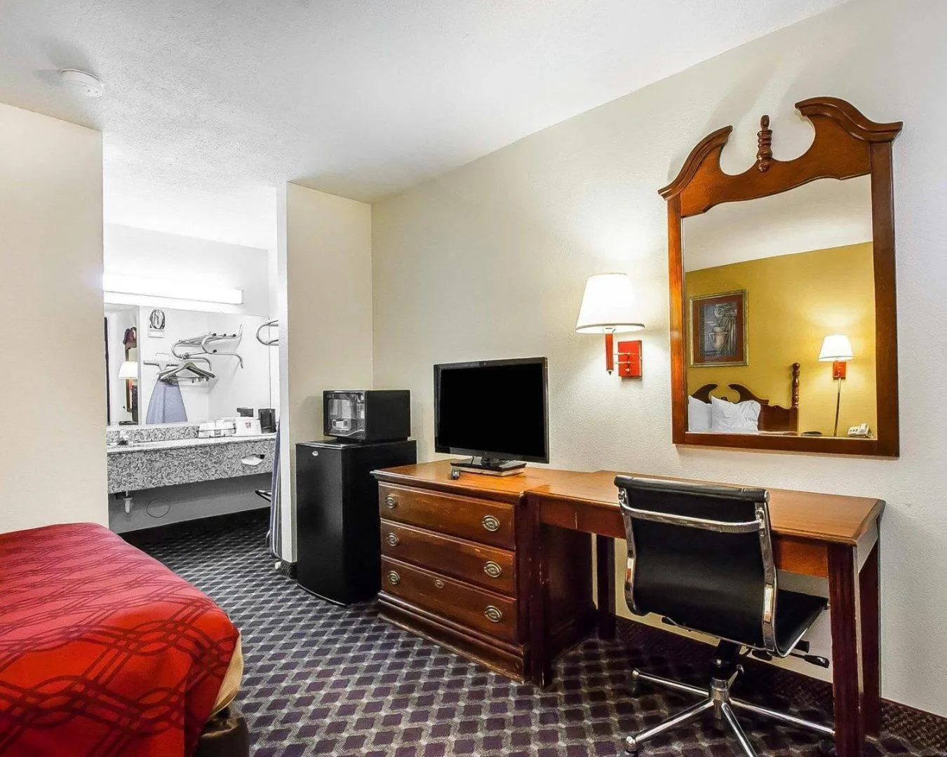 Bedroom, Bed in Econo Lodge Dyersburg I-155