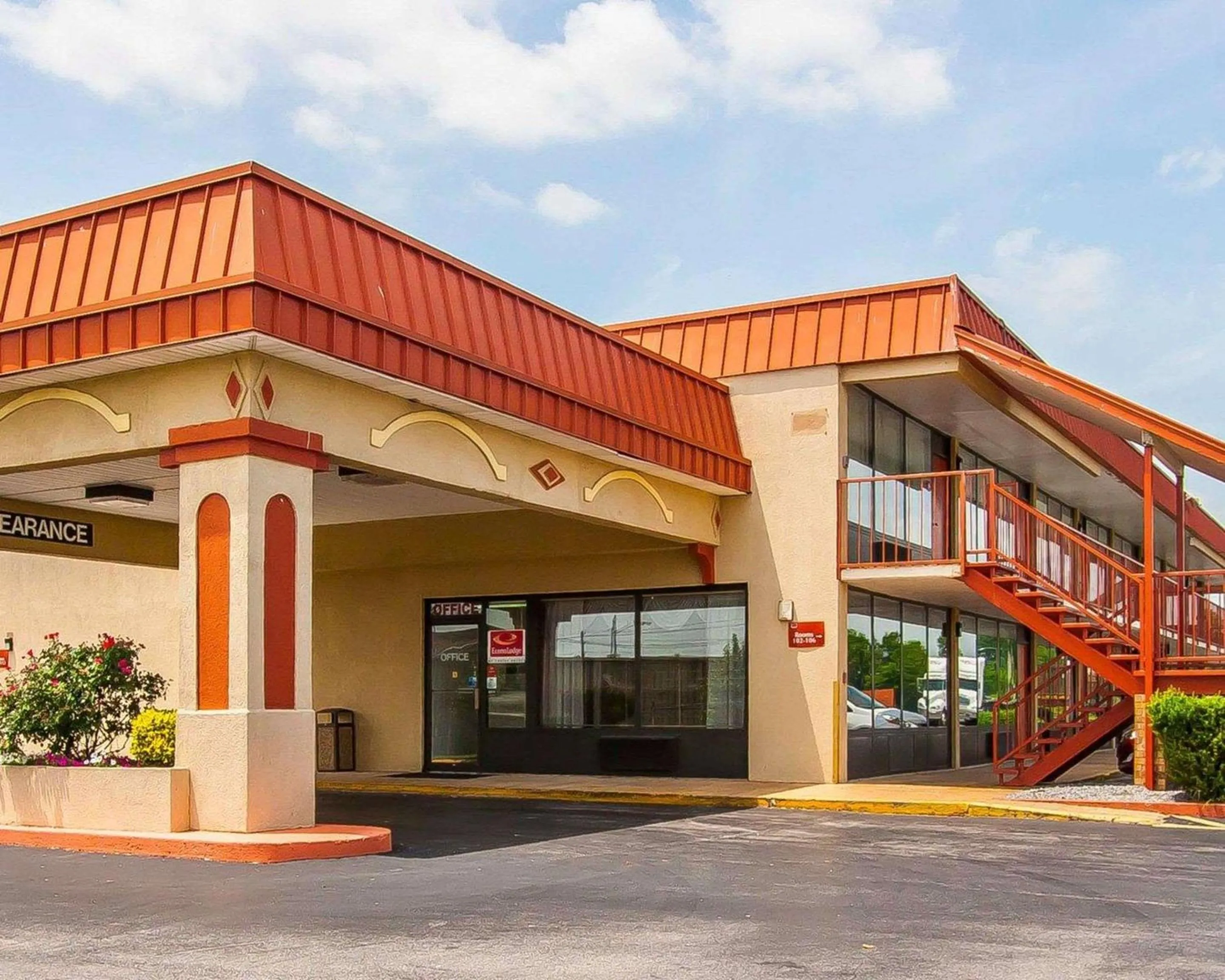 Property building in Econo Lodge Dyersburg I-155