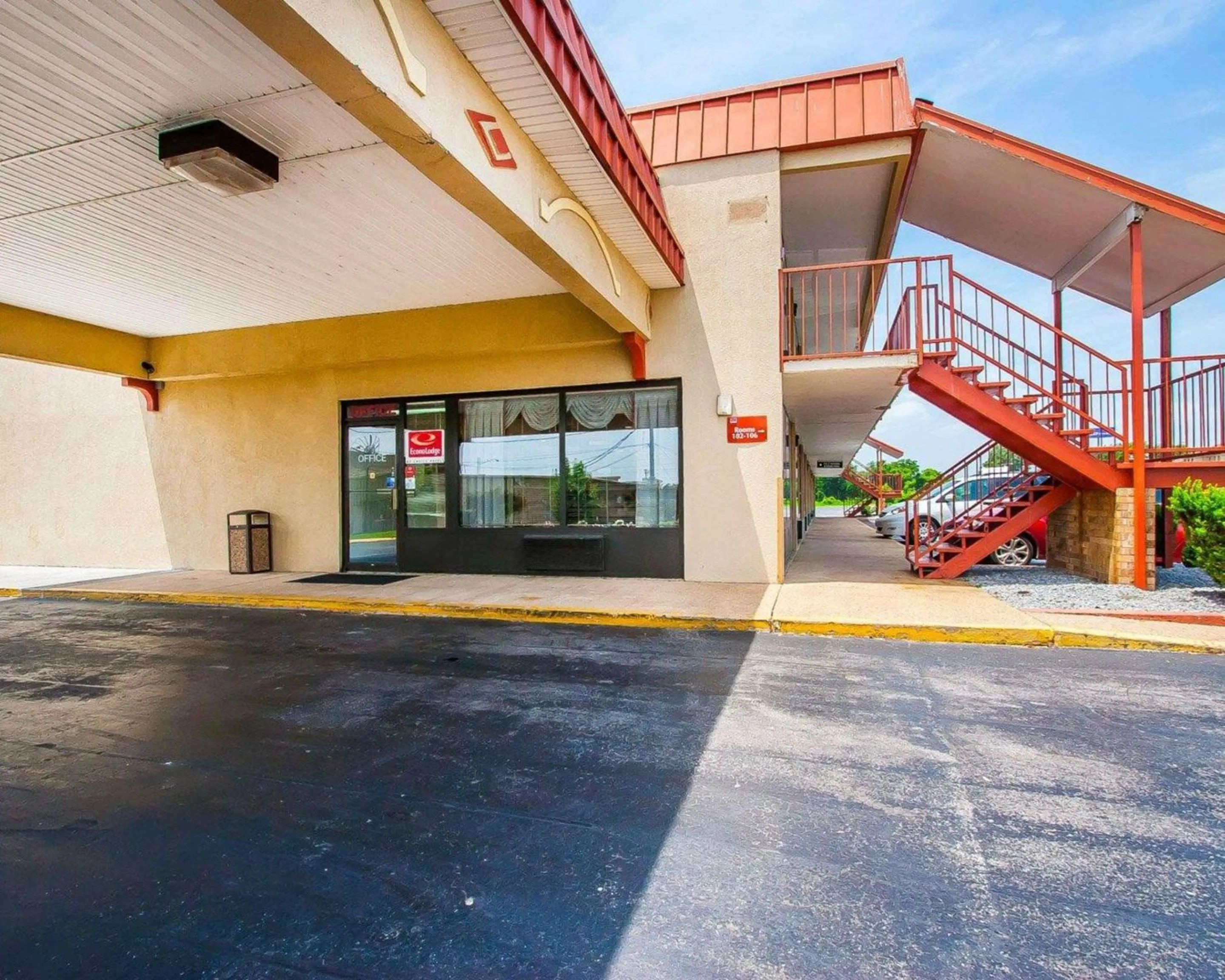 Property building in Econo Lodge Dyersburg I-155