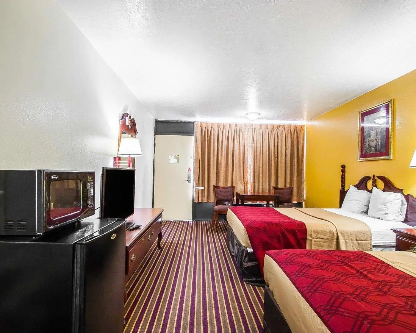 Bedroom, Bed in Econo Lodge Dyersburg I-155