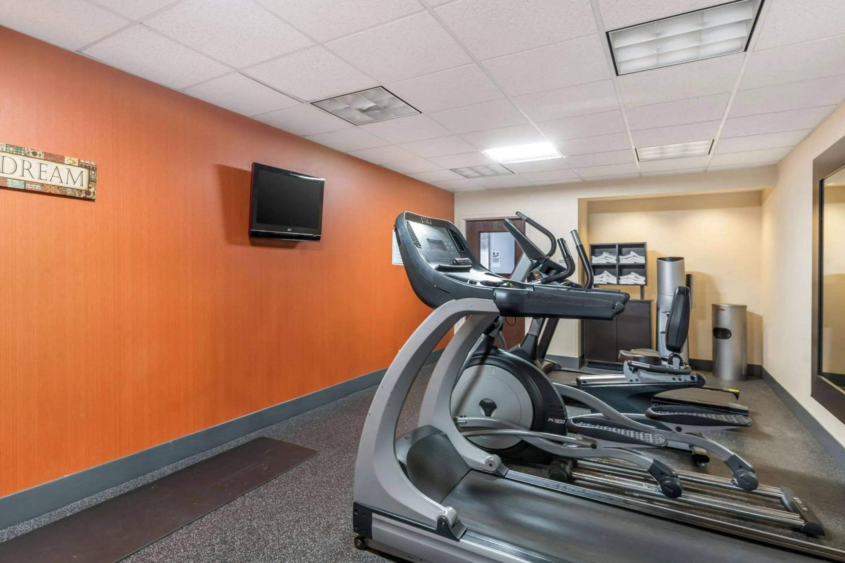 Fitness centre/facilities in Clarion Inn near Lookout Mountain
