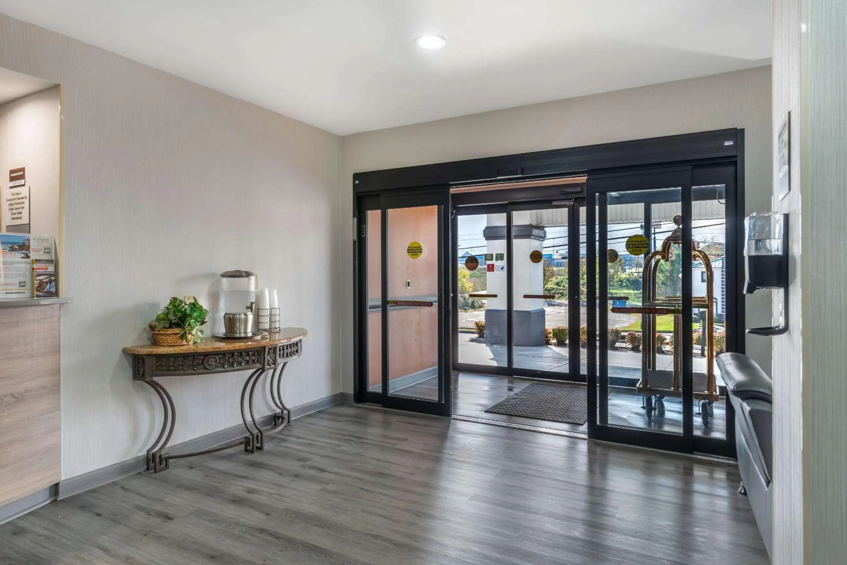 Lobby or reception in Clarion Inn near Lookout Mountain
