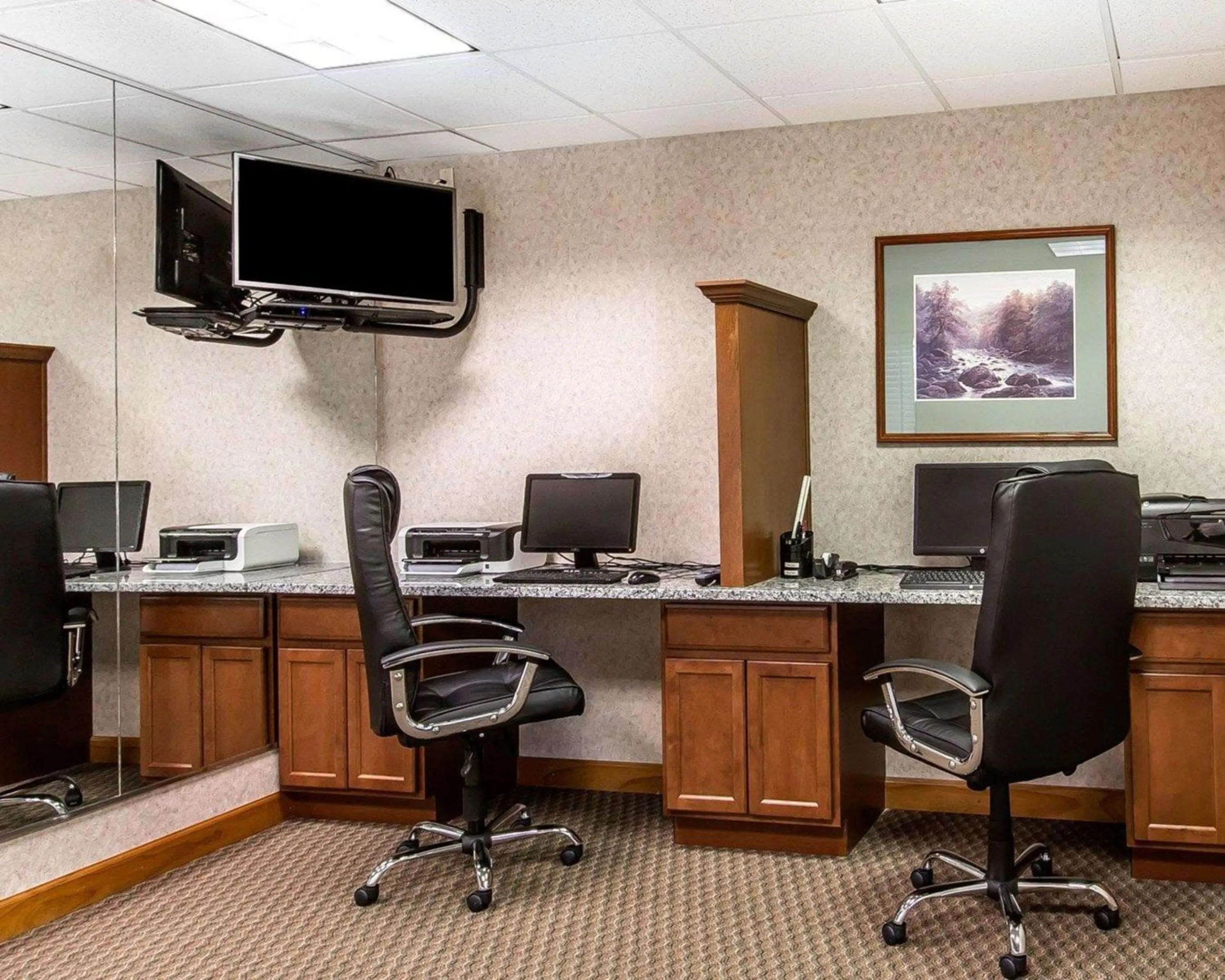 Business facilities in Clarion Inn near Lookout Mountain