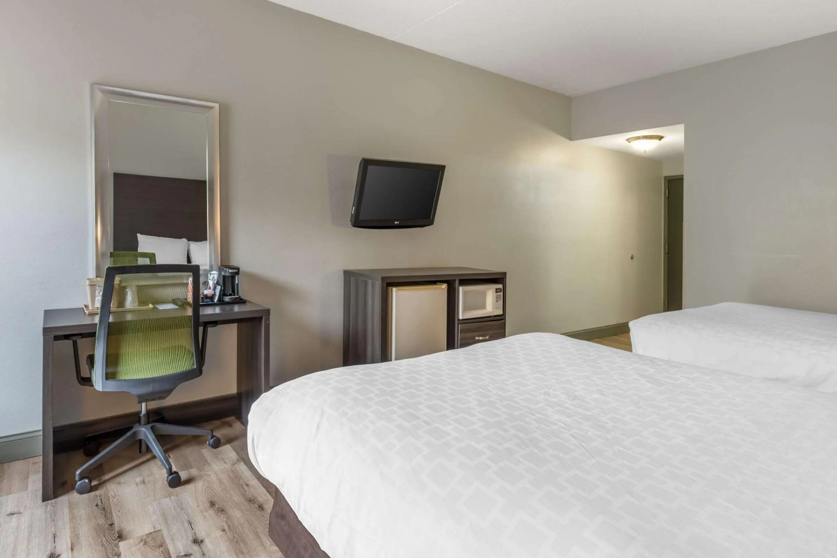 Bedroom, Bed in Clarion Inn near Lookout Mountain