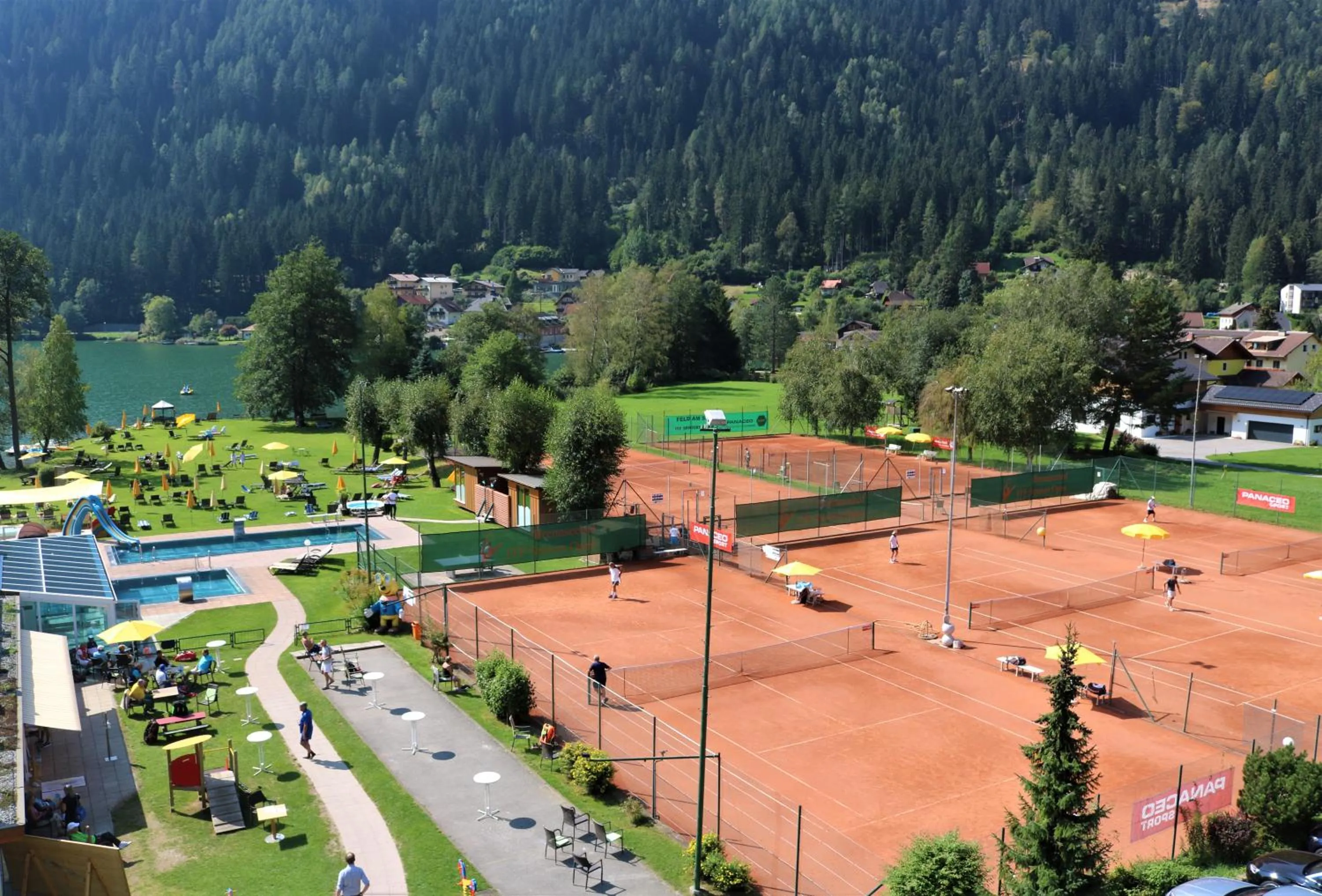 Tennis court in Familien- Sportresort BRENNSEEHOF