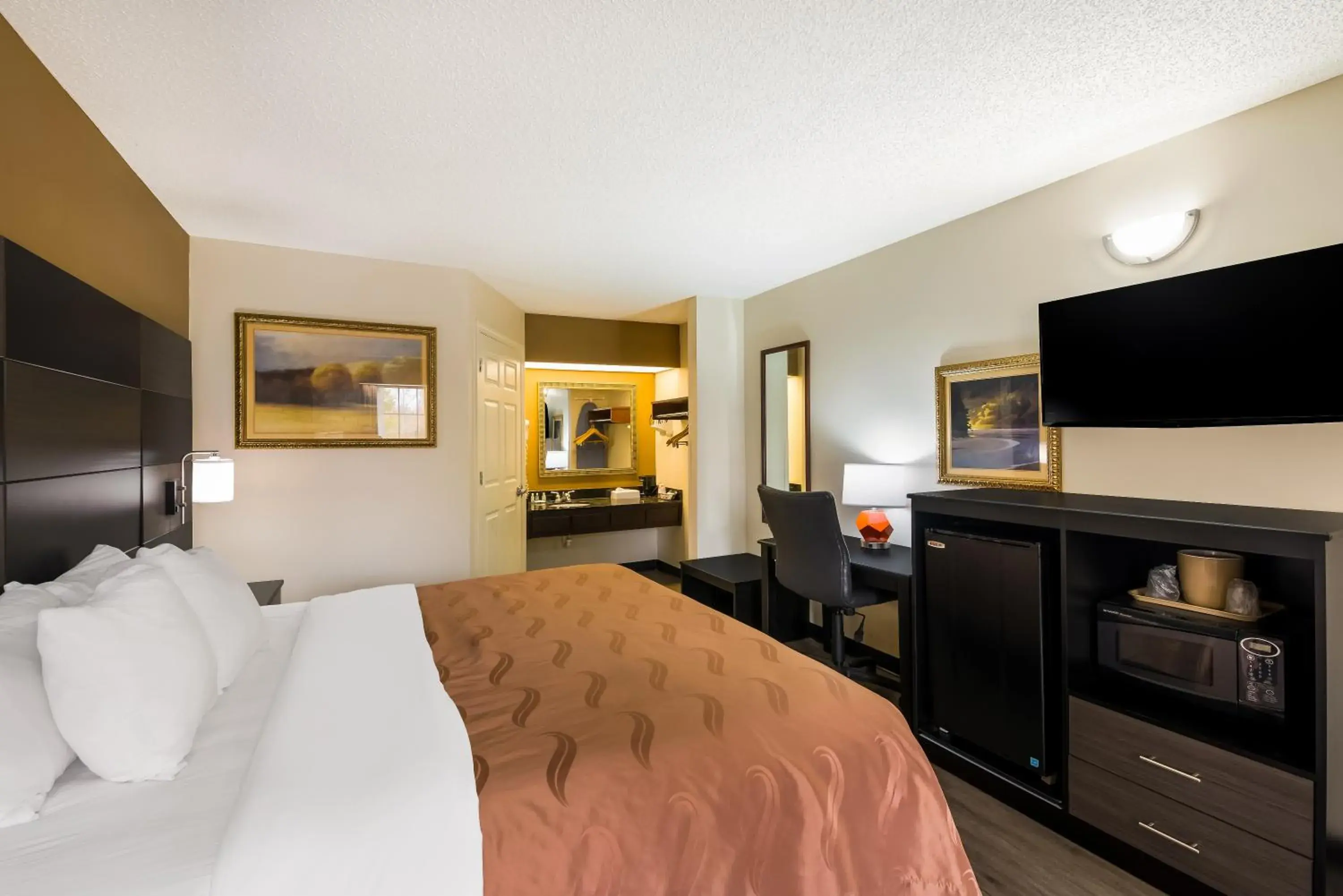 King Room - Non-Smoking in Quality Inn Johnson City I-26 exit 17 King Room - Non-Smoking in Quality Inn Johnson City I-26 exit 17