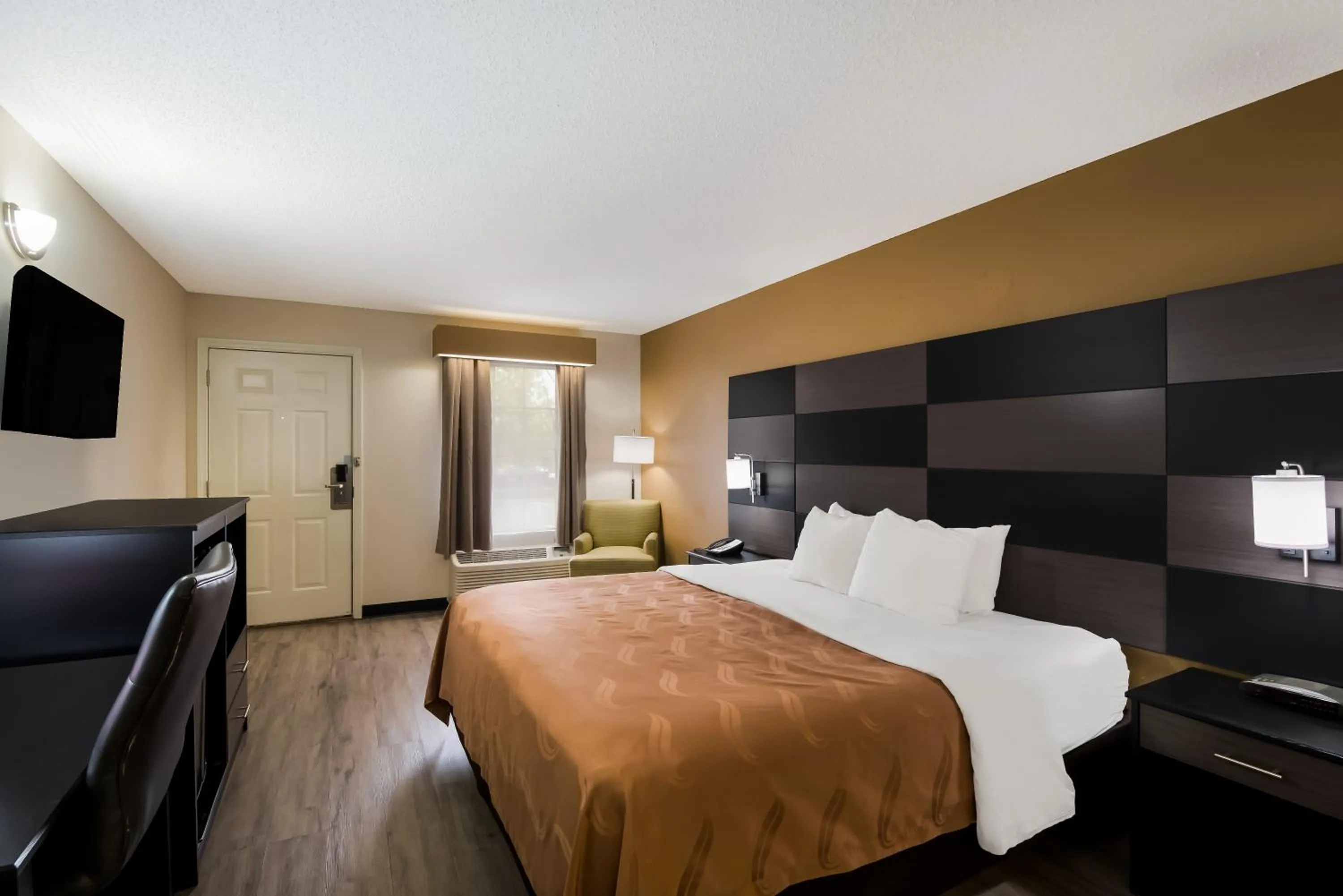 Bed in Quality Inn Johnson City I-26 exit 17