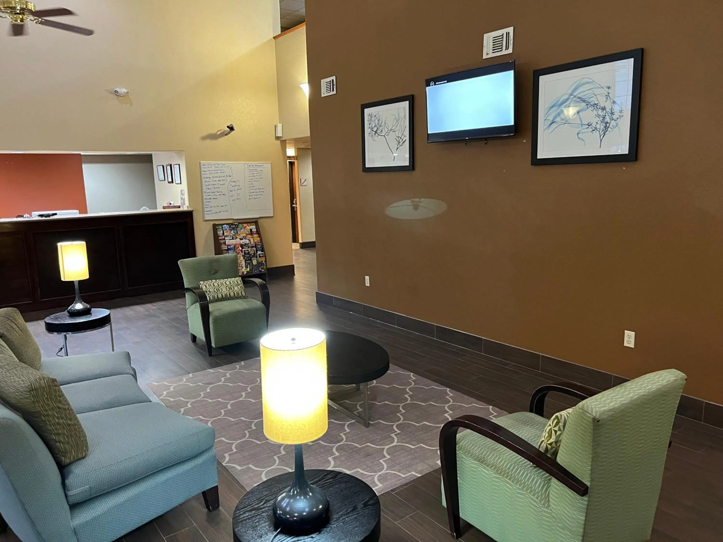 Communal lounge/ TV room in Americas Best Value Inn Pharr/McAllen