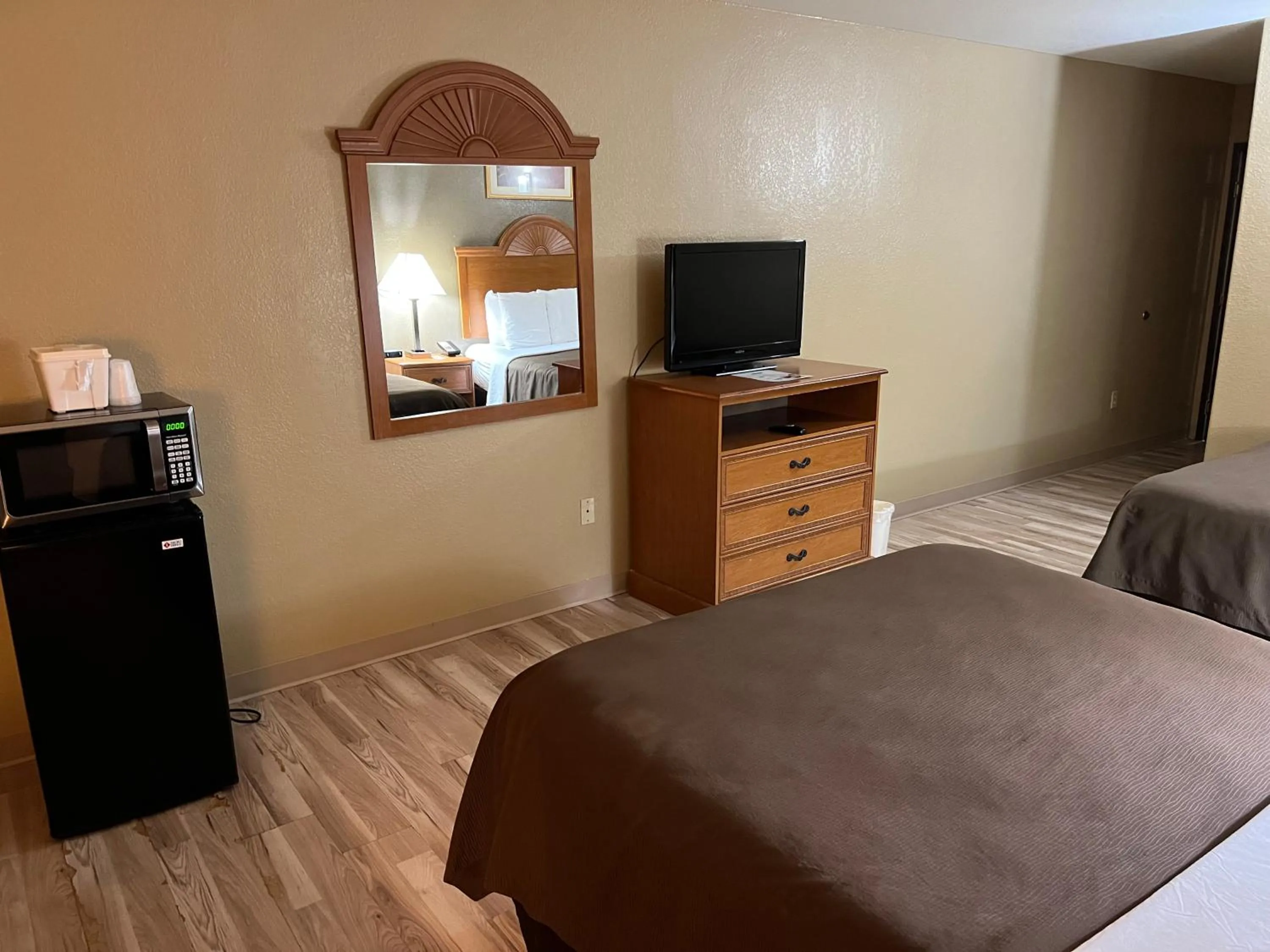 Bed in Americas Best Value Inn Pharr/McAllen