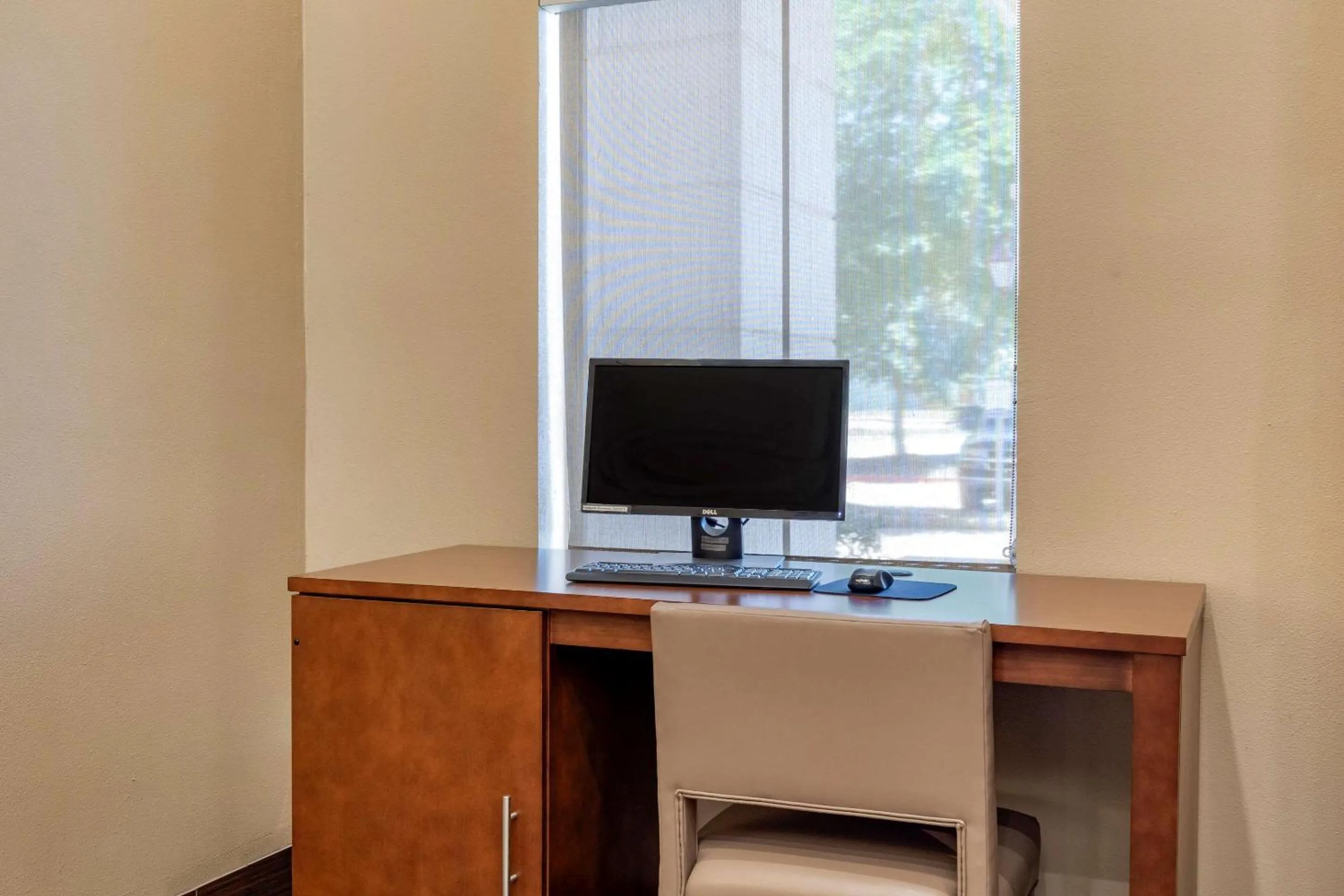 On site, TV/Entertainment Center in Comfort Suites Lufkin