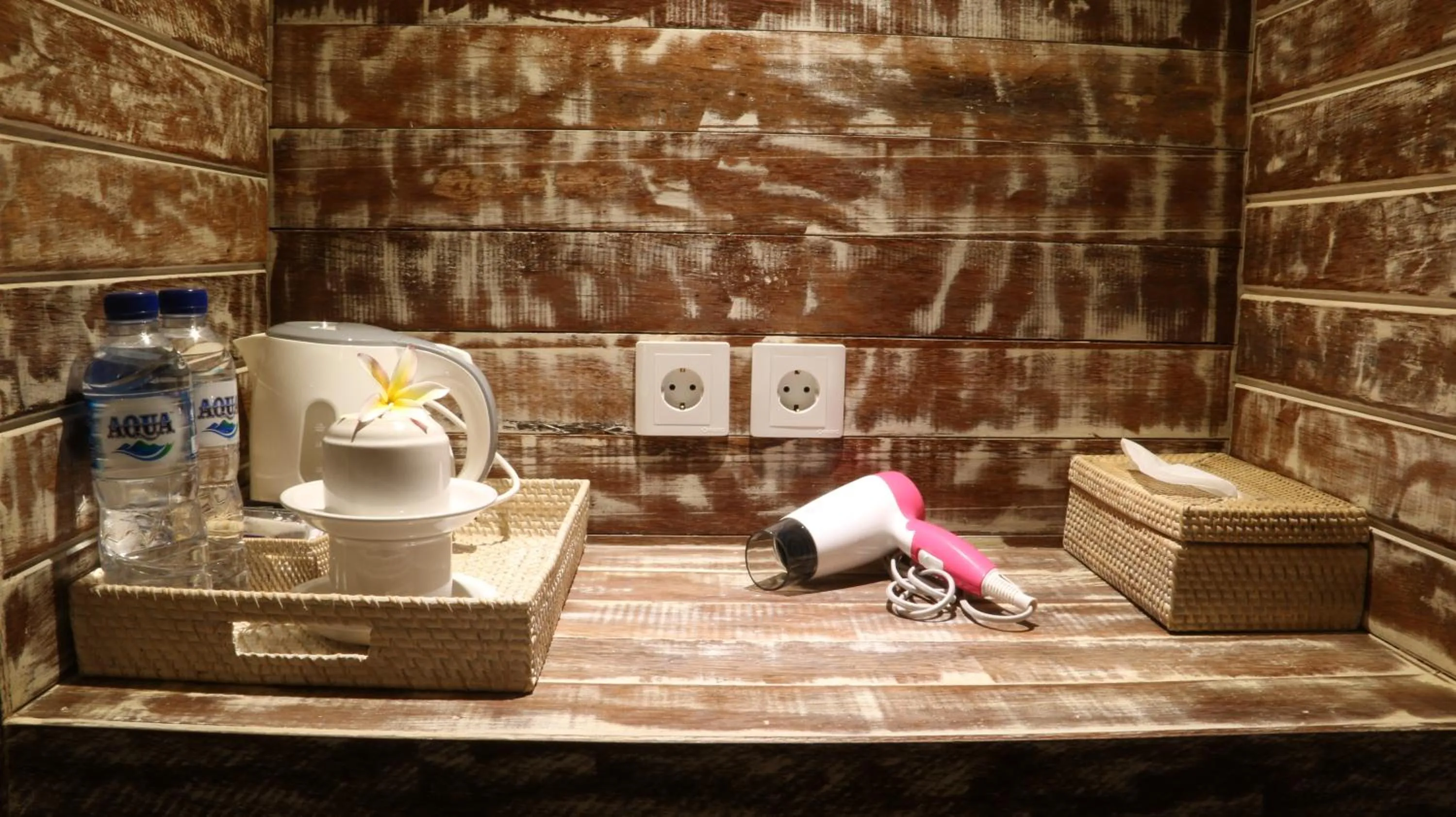 room service in Kayuna Villa