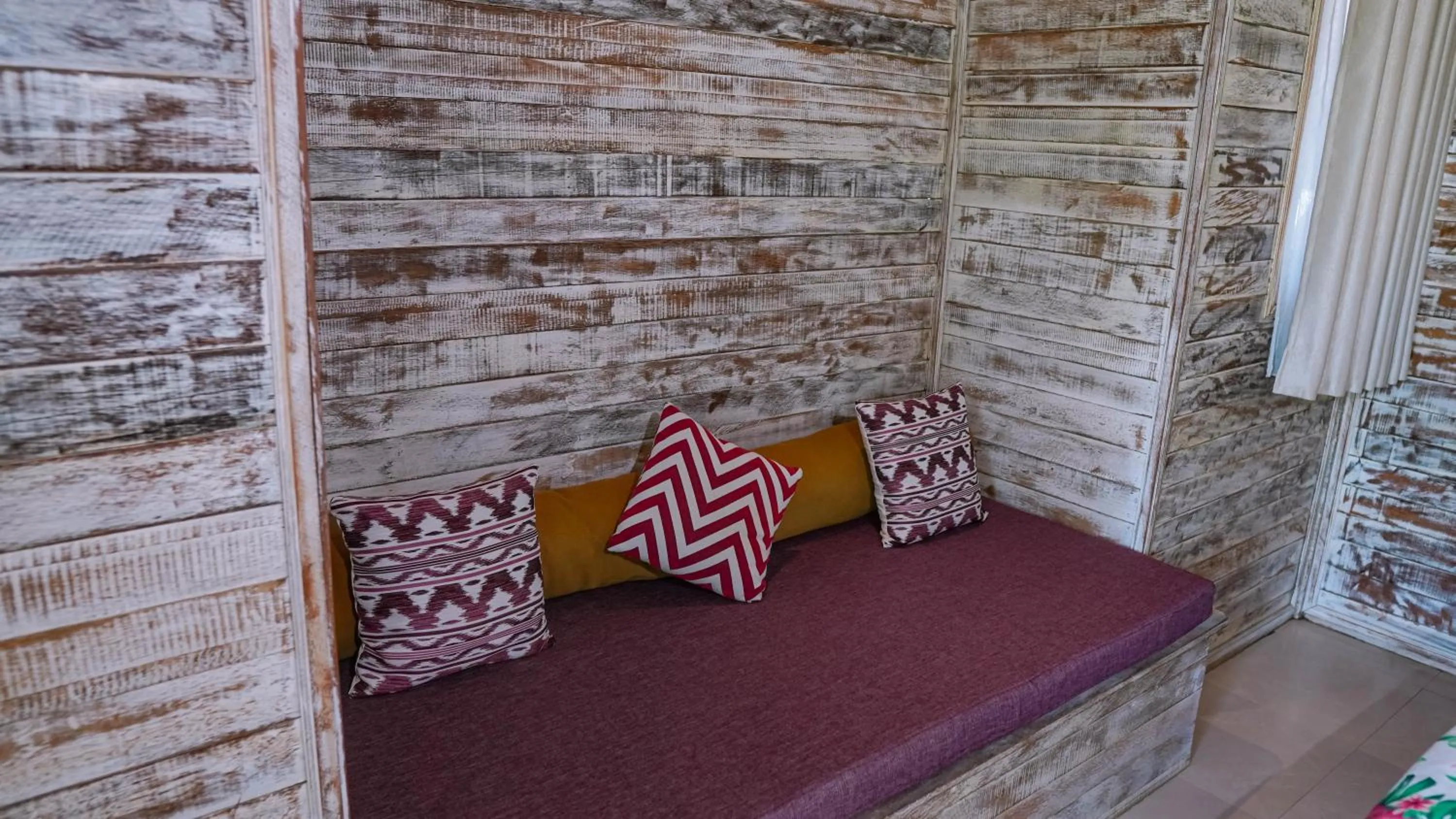 Property building, Bed in Kayuna Villa