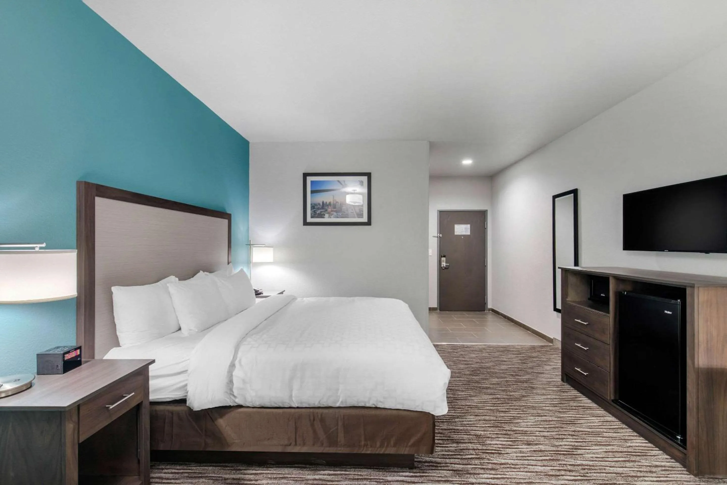 Photo of the whole room, Bed in Clarion Inn & Suites DFW North