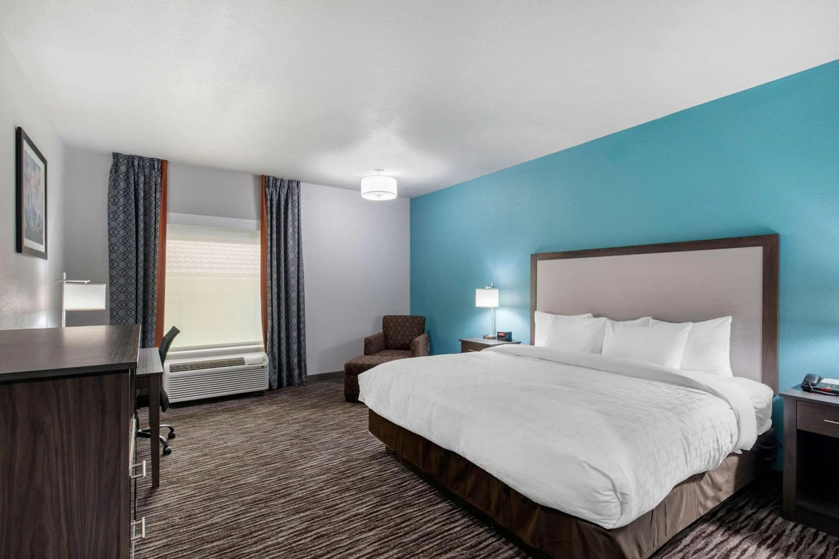 Photo of the whole room, Bed in Clarion Inn & Suites DFW North