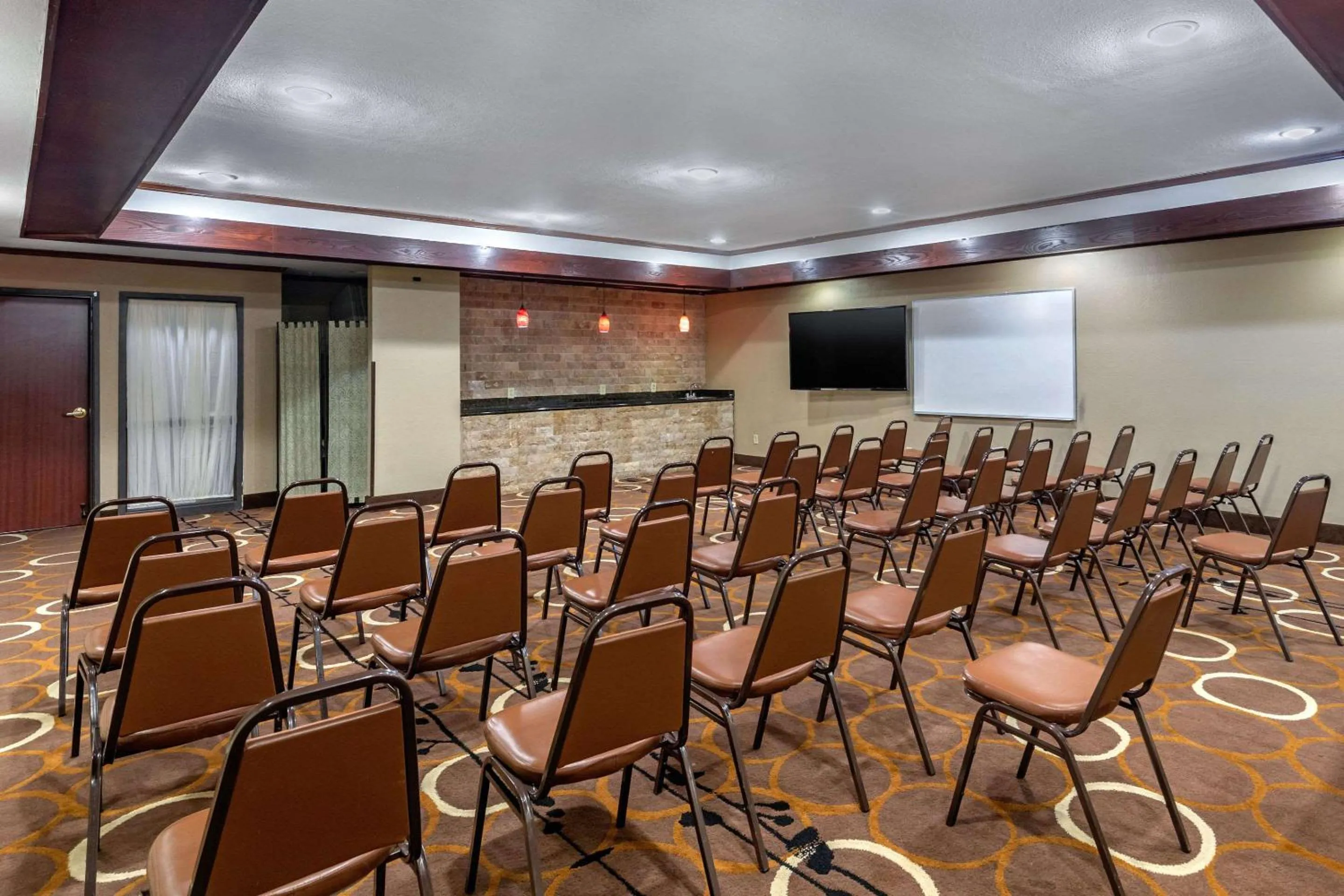 Meeting/conference room in Quality Suites Addison-Dallas