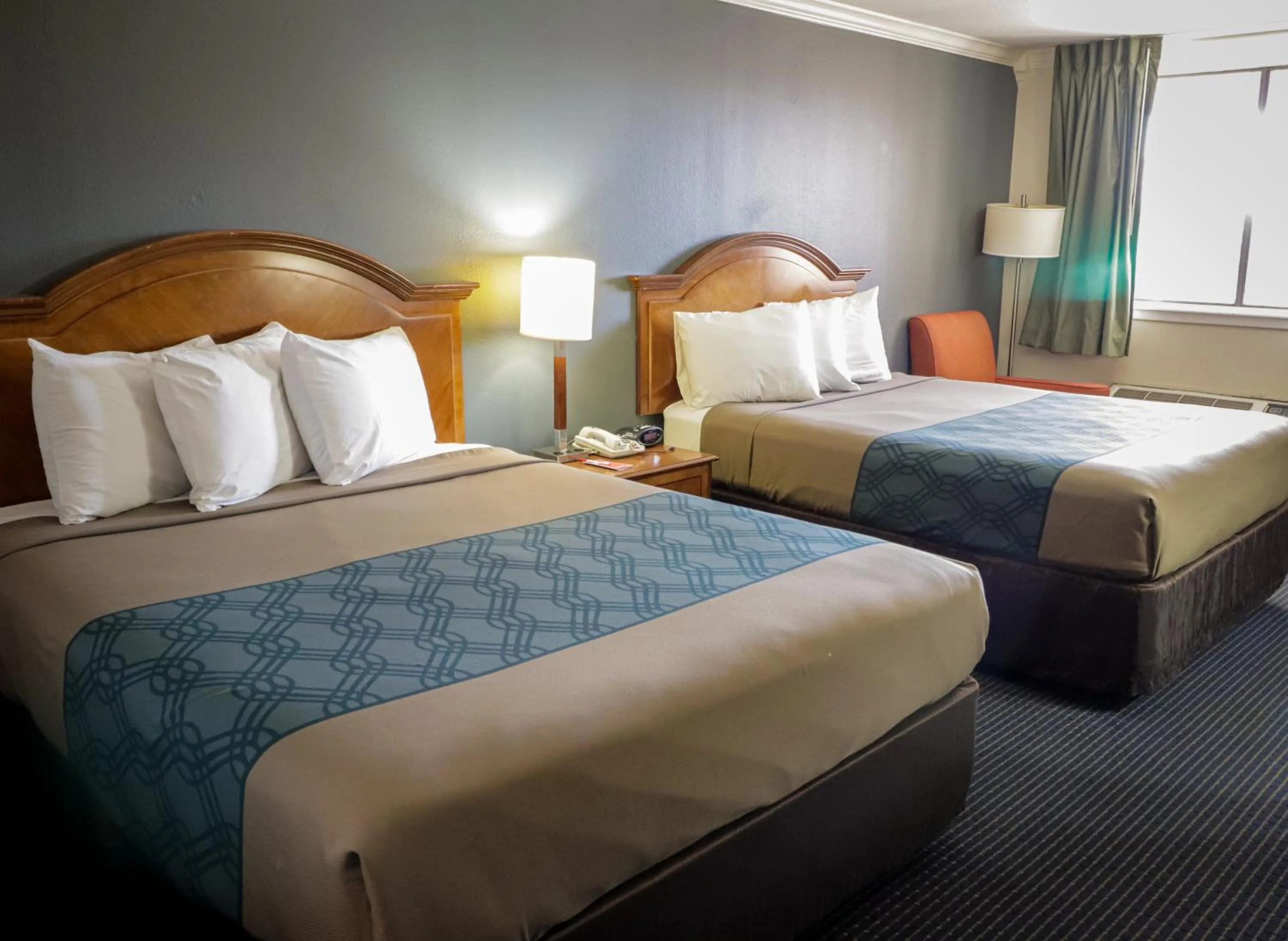 Bed in University Inn & Suites