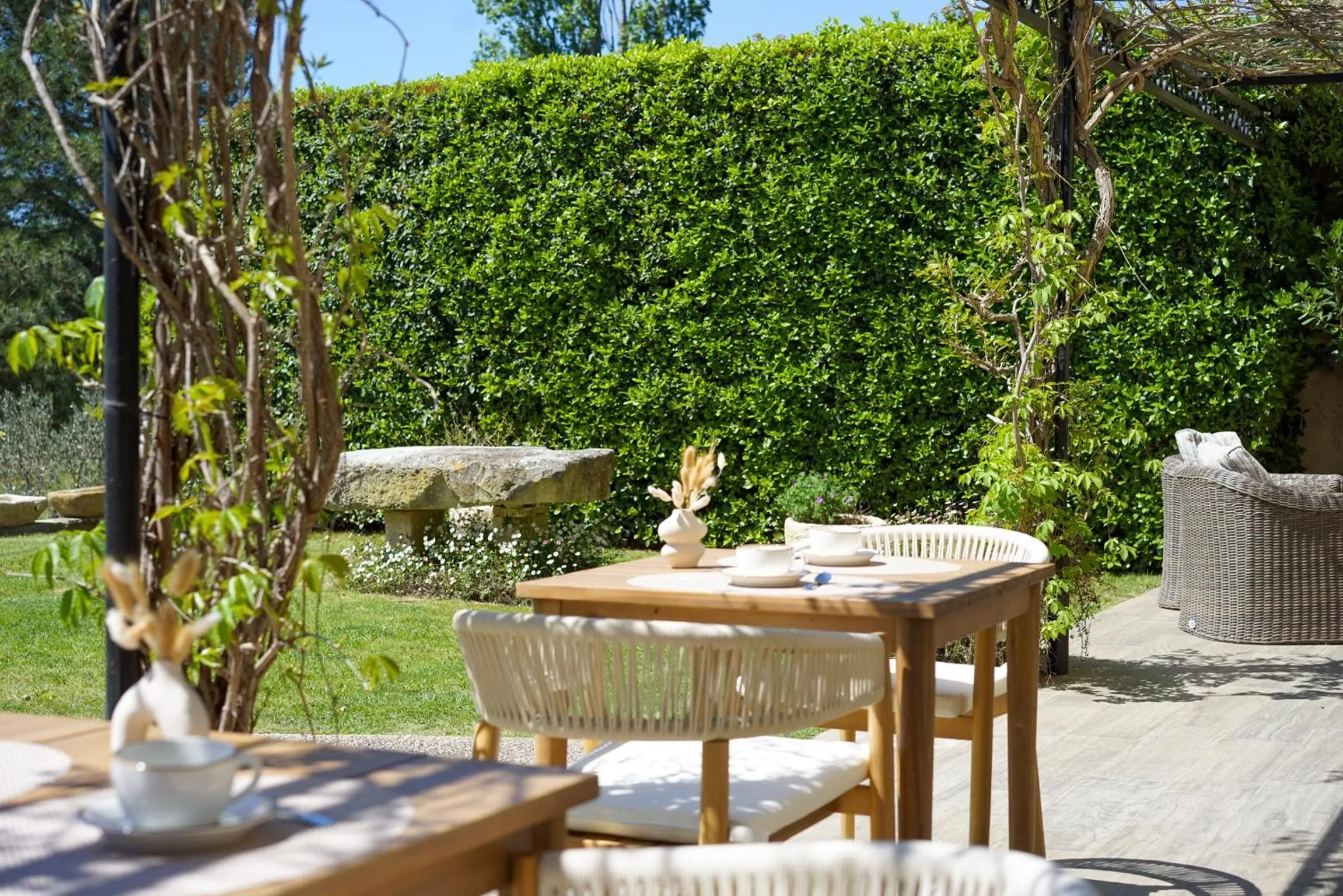 Patio in Val Baussenc, The Originals Relais