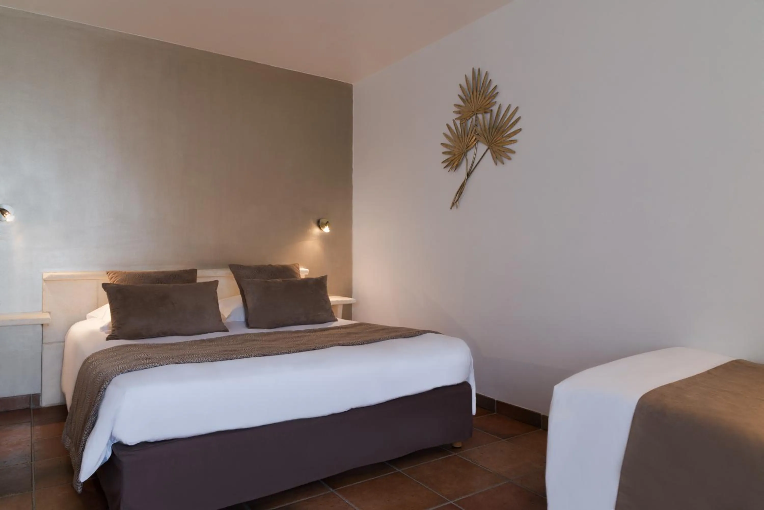 Bedroom, Bed in Val Baussenc, The Originals Relais