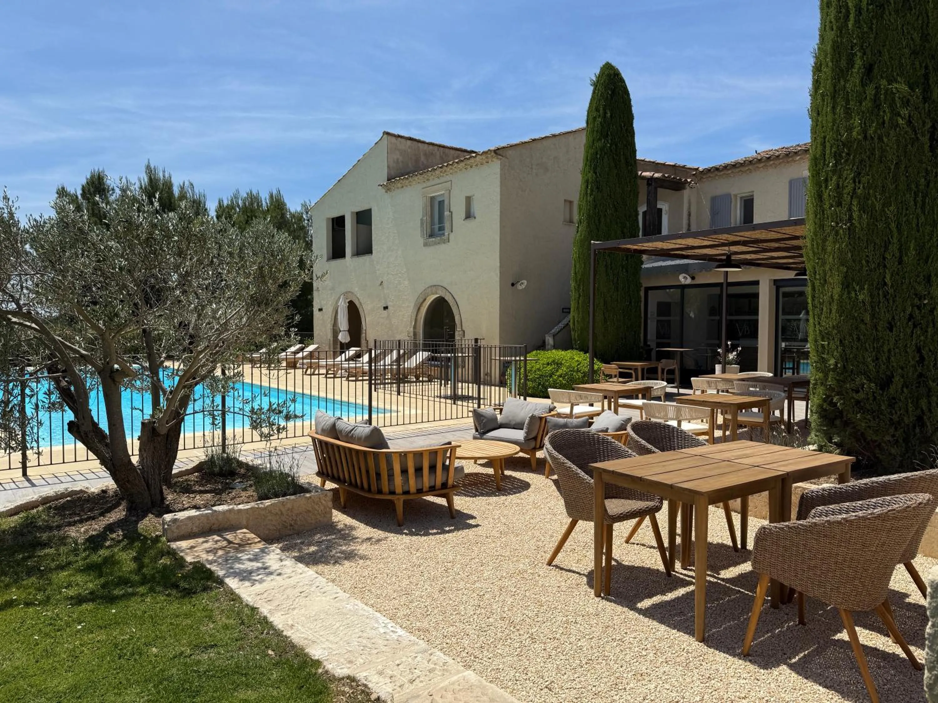 Patio in Val Baussenc, The Originals Relais