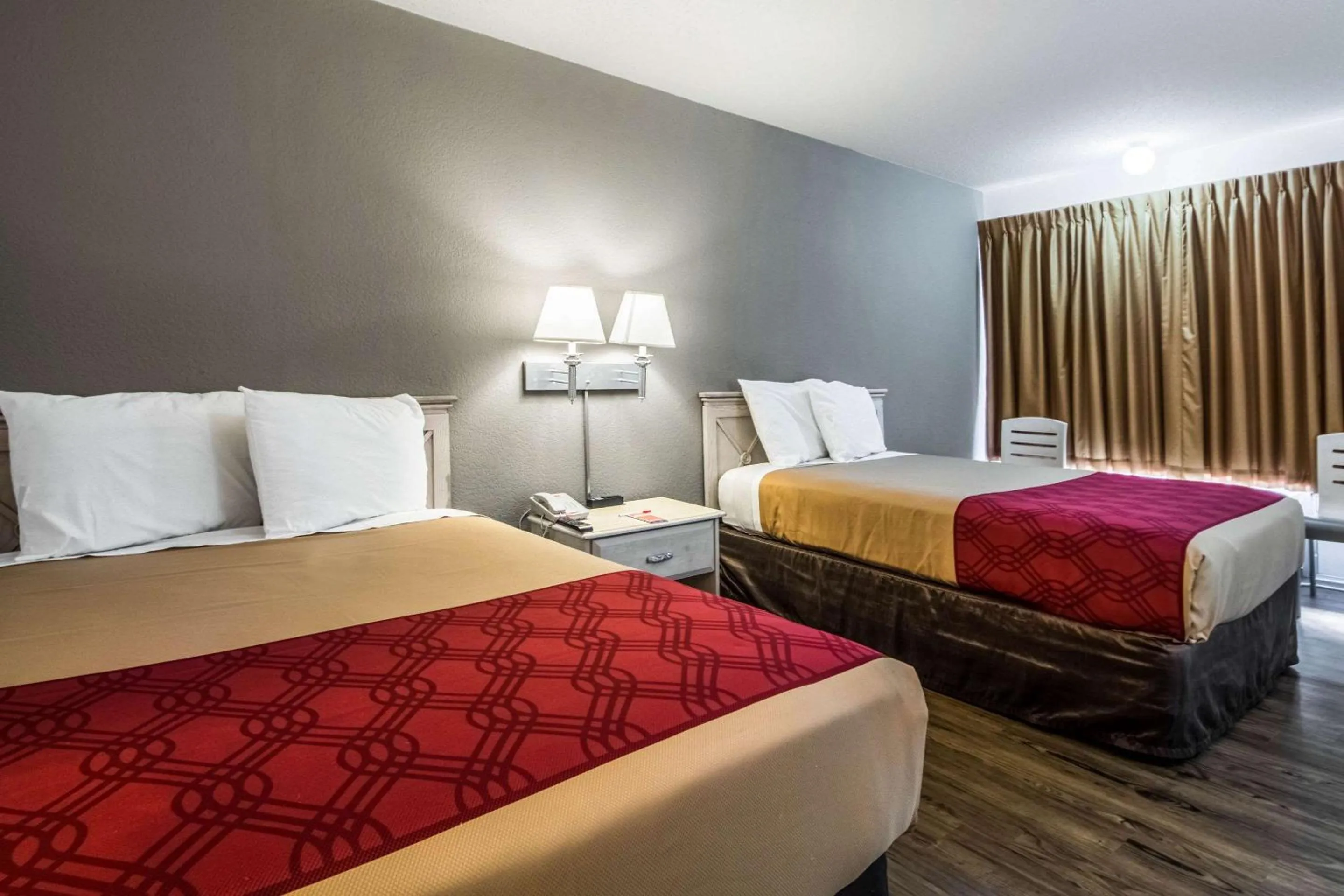 Photo of the whole room in Econo Lodge Airport I-35 North