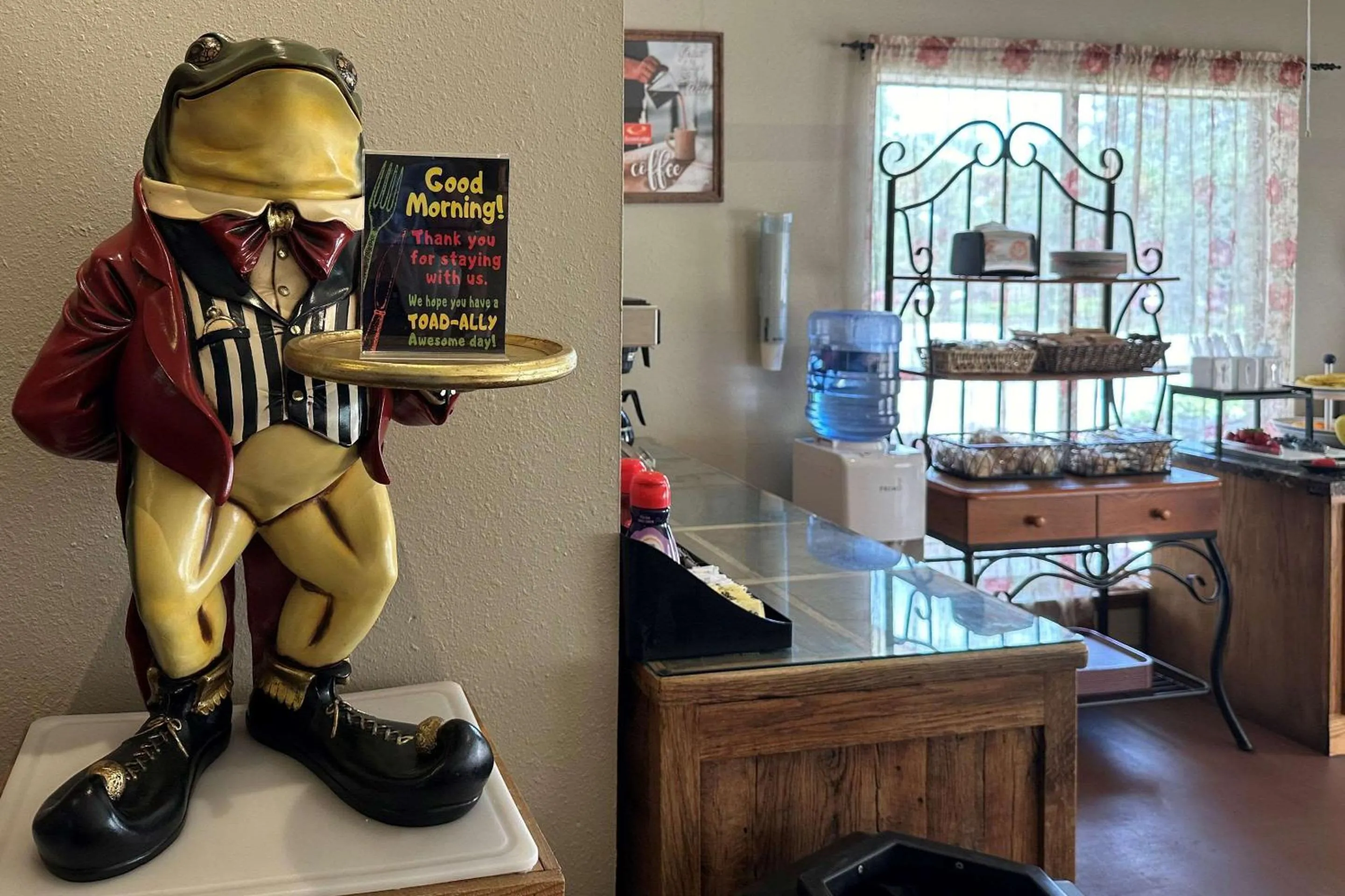 Breakfast in Econo Lodge Fredericksburg