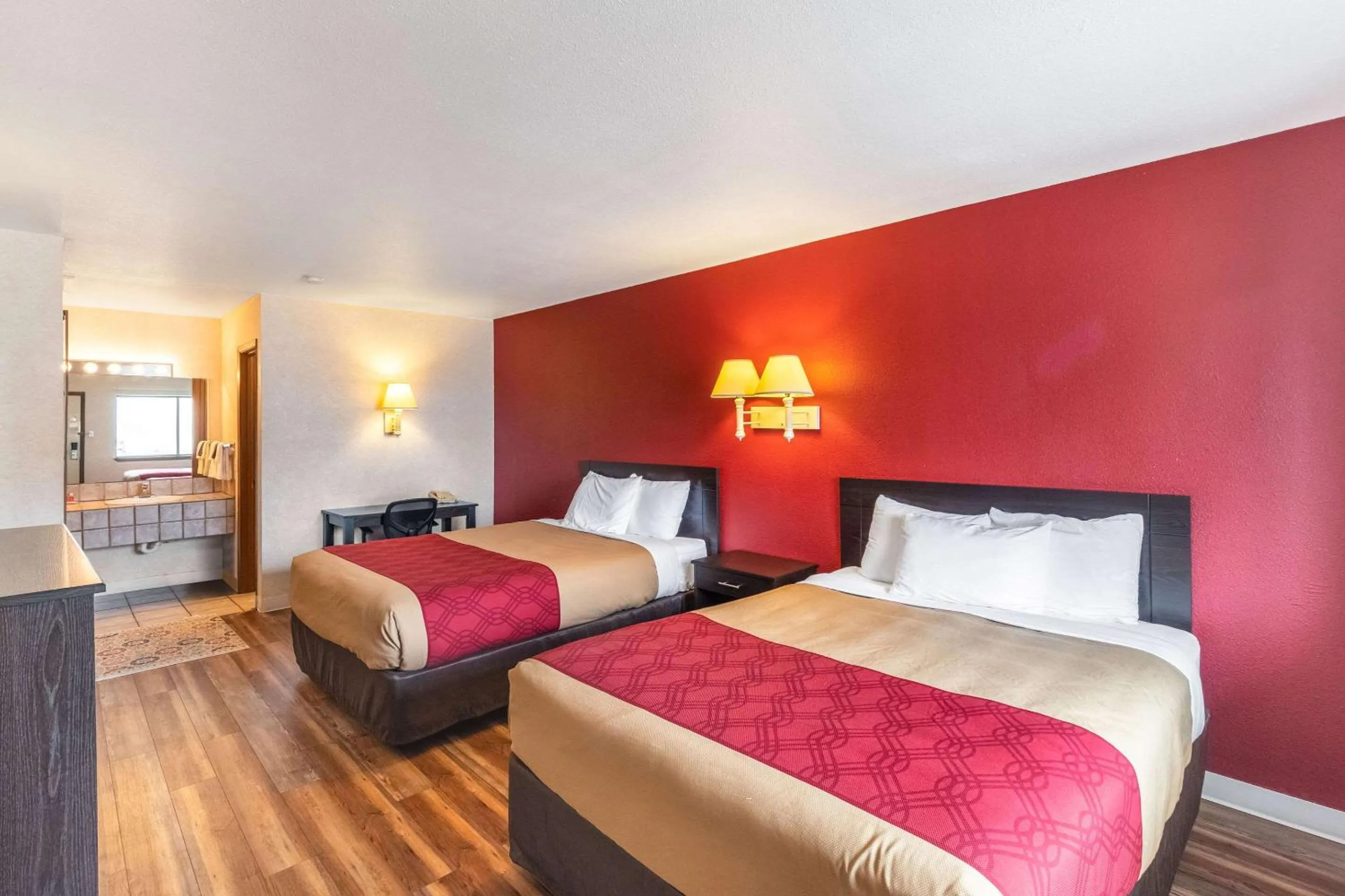 Bedroom, Bed in Econo Lodge Fredericksburg