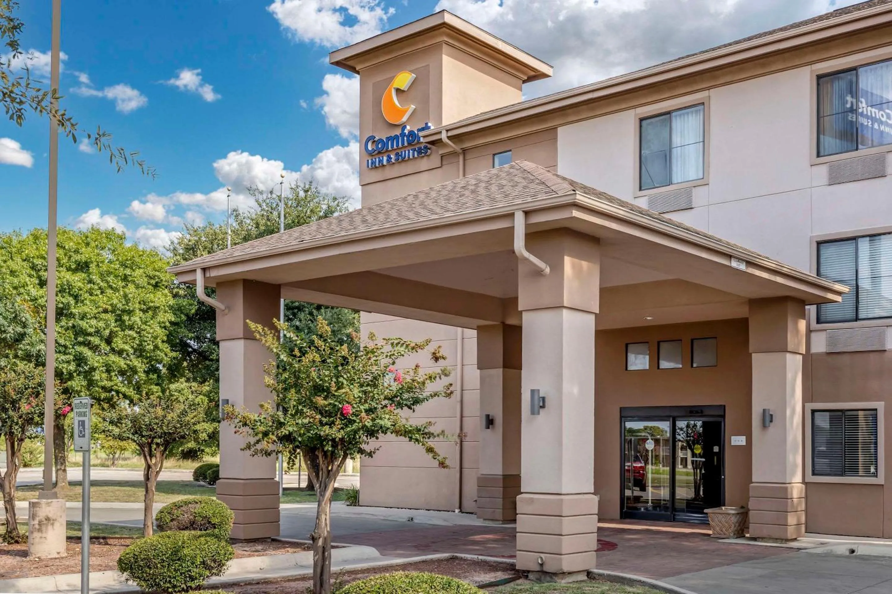 Property building in Comfort Inn & Suites Seguin