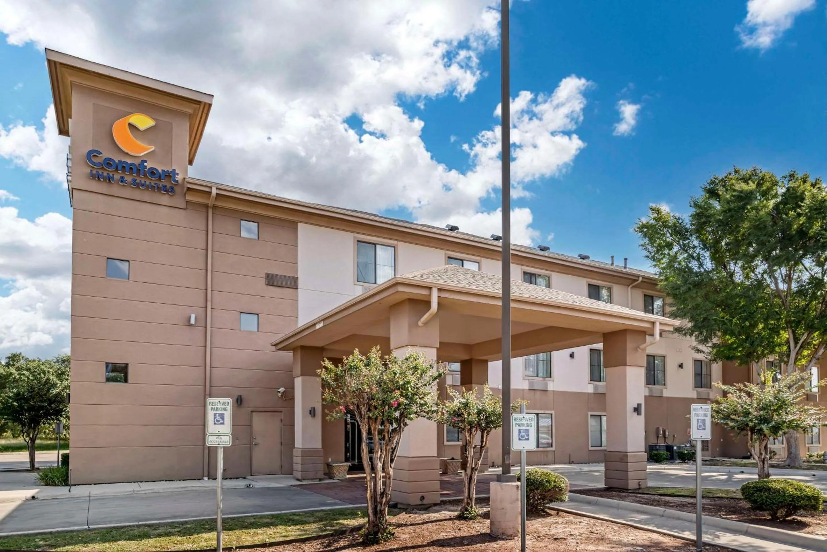 Property building in Comfort Inn & Suites Seguin