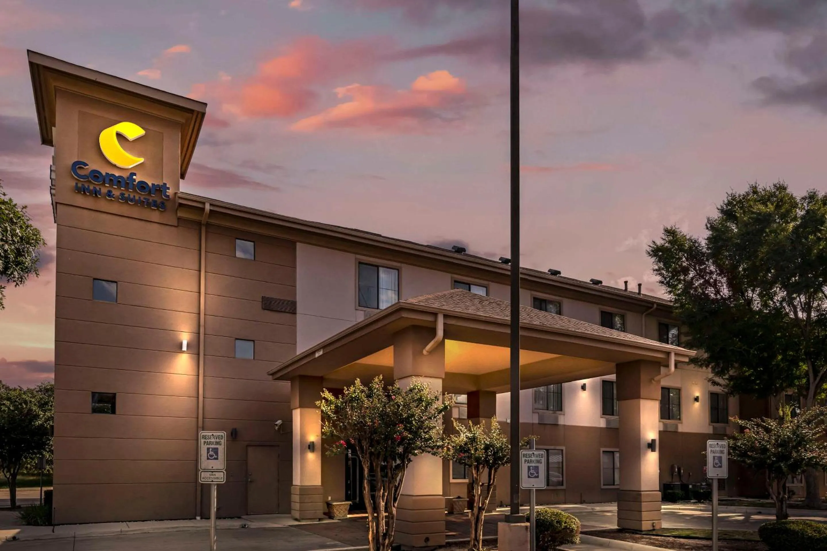 Property building in Comfort Inn & Suites Seguin