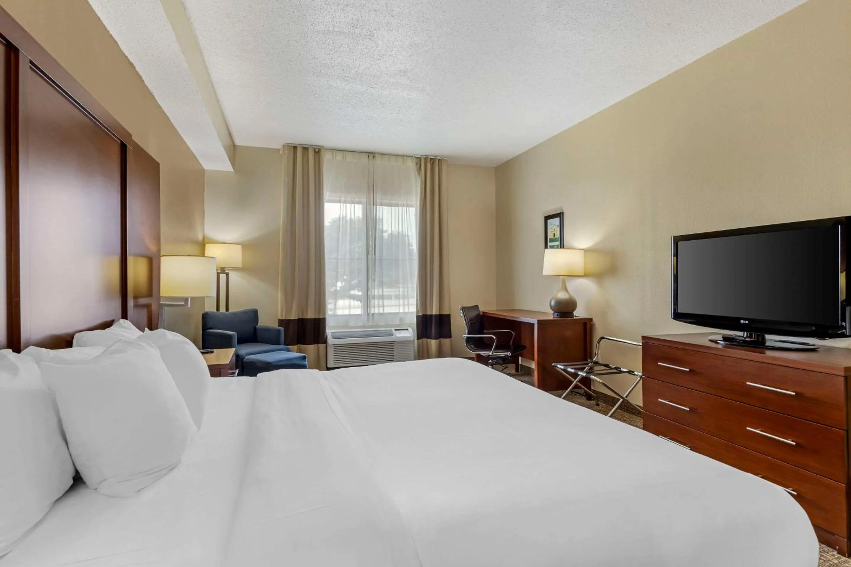 Bedroom, Bed in Comfort Inn & Suites Seguin