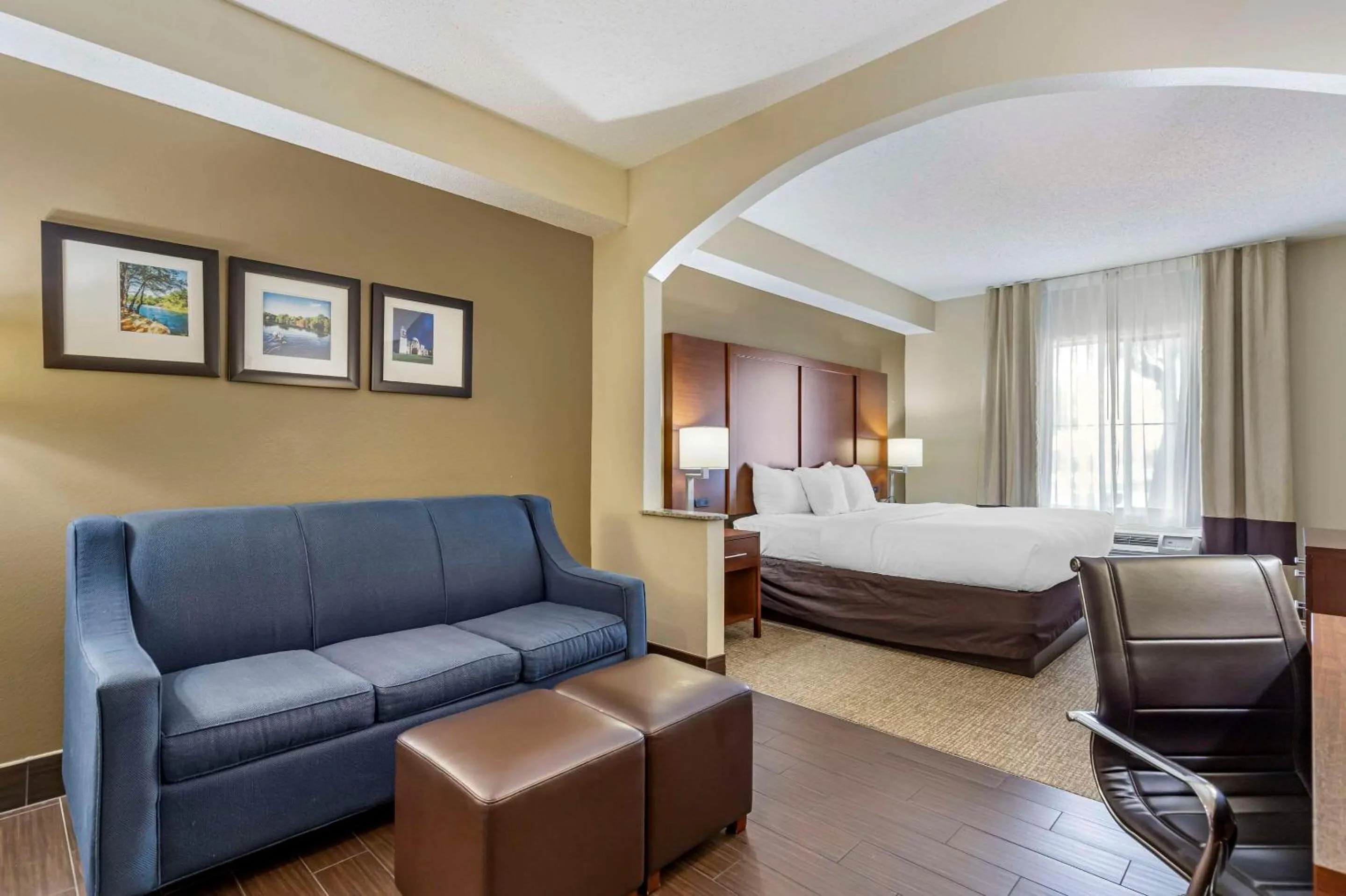 Bedroom, Bed in Comfort Inn & Suites Seguin