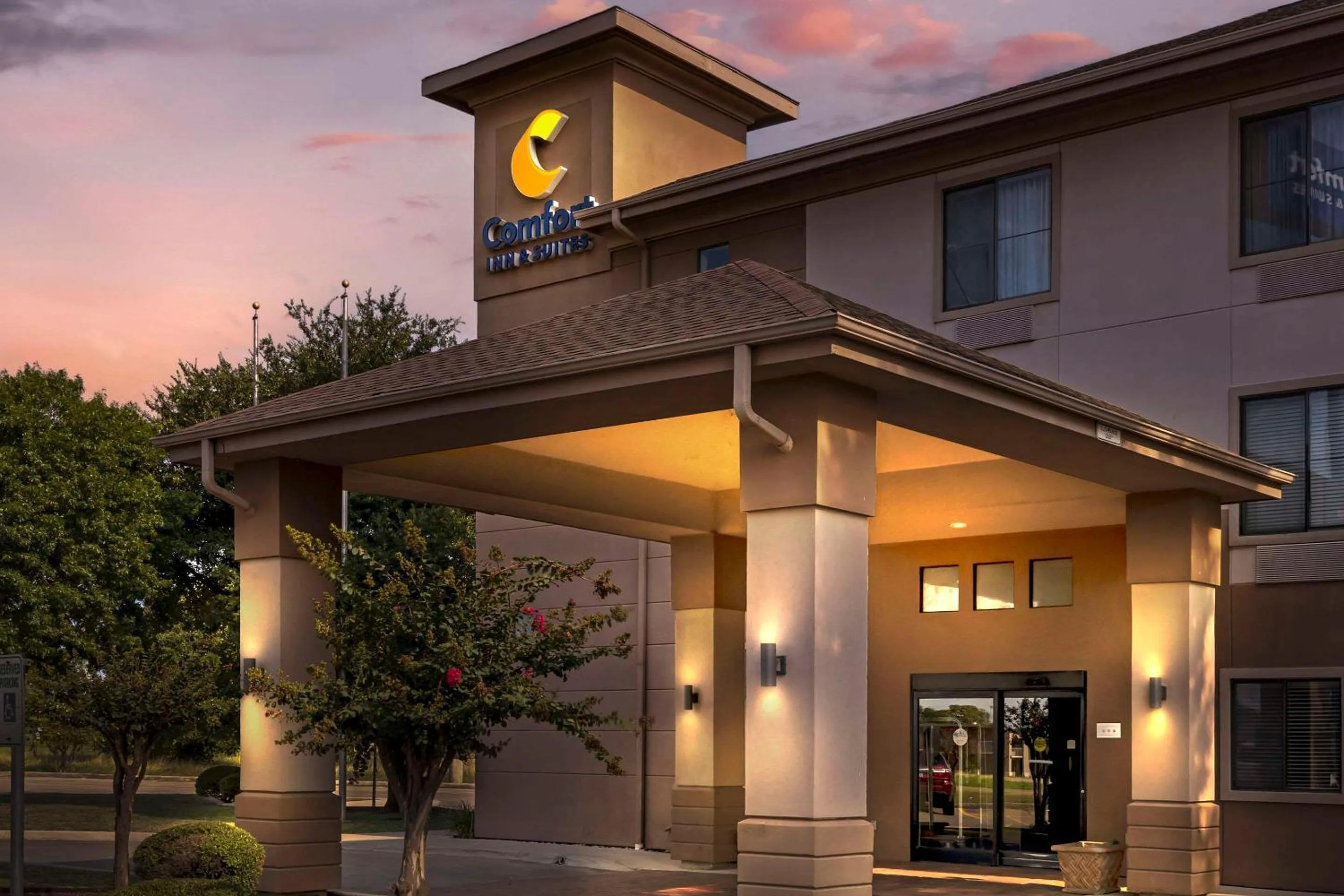 Property building in Comfort Inn & Suites Seguin