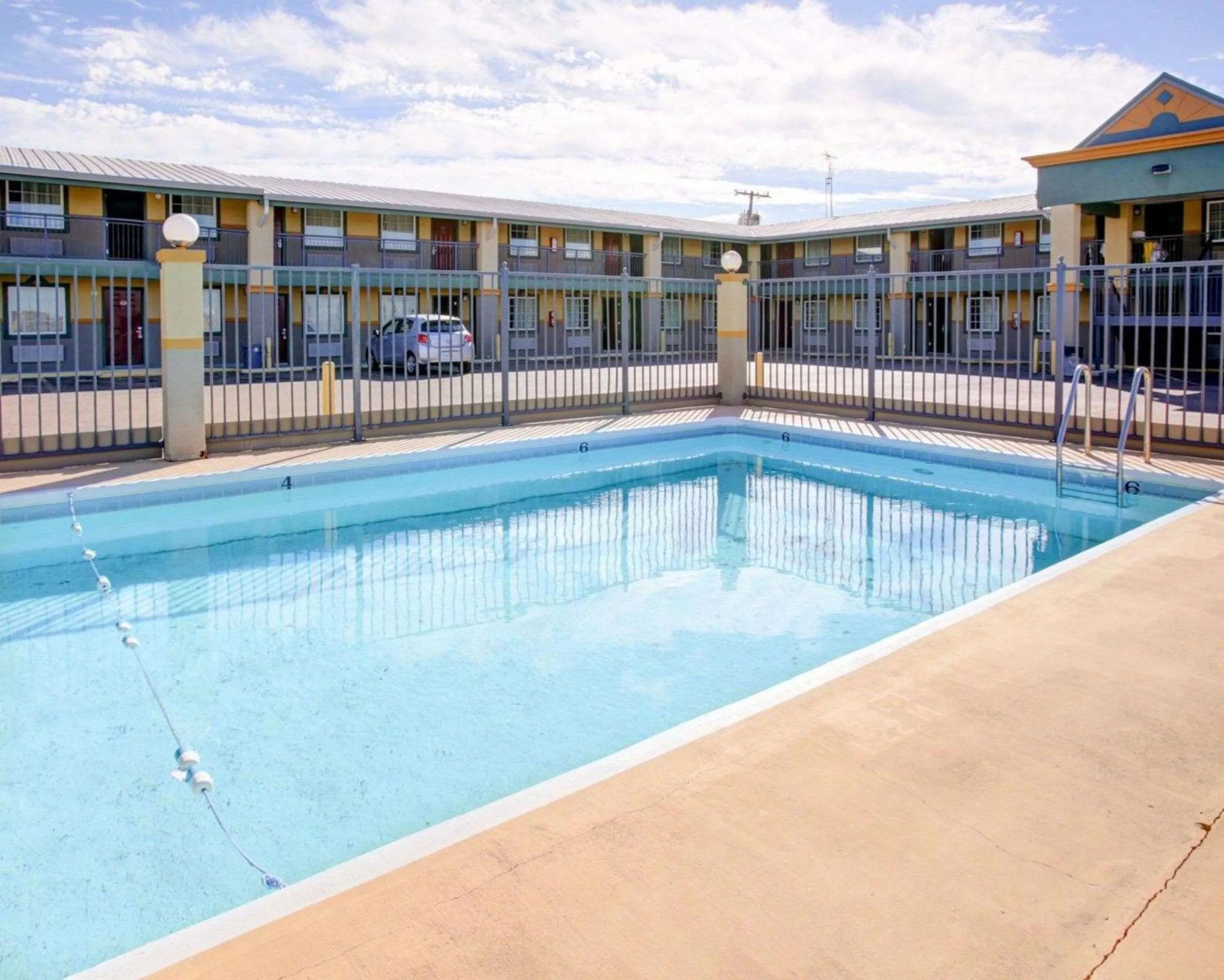 On site in Econo Lodge Temple