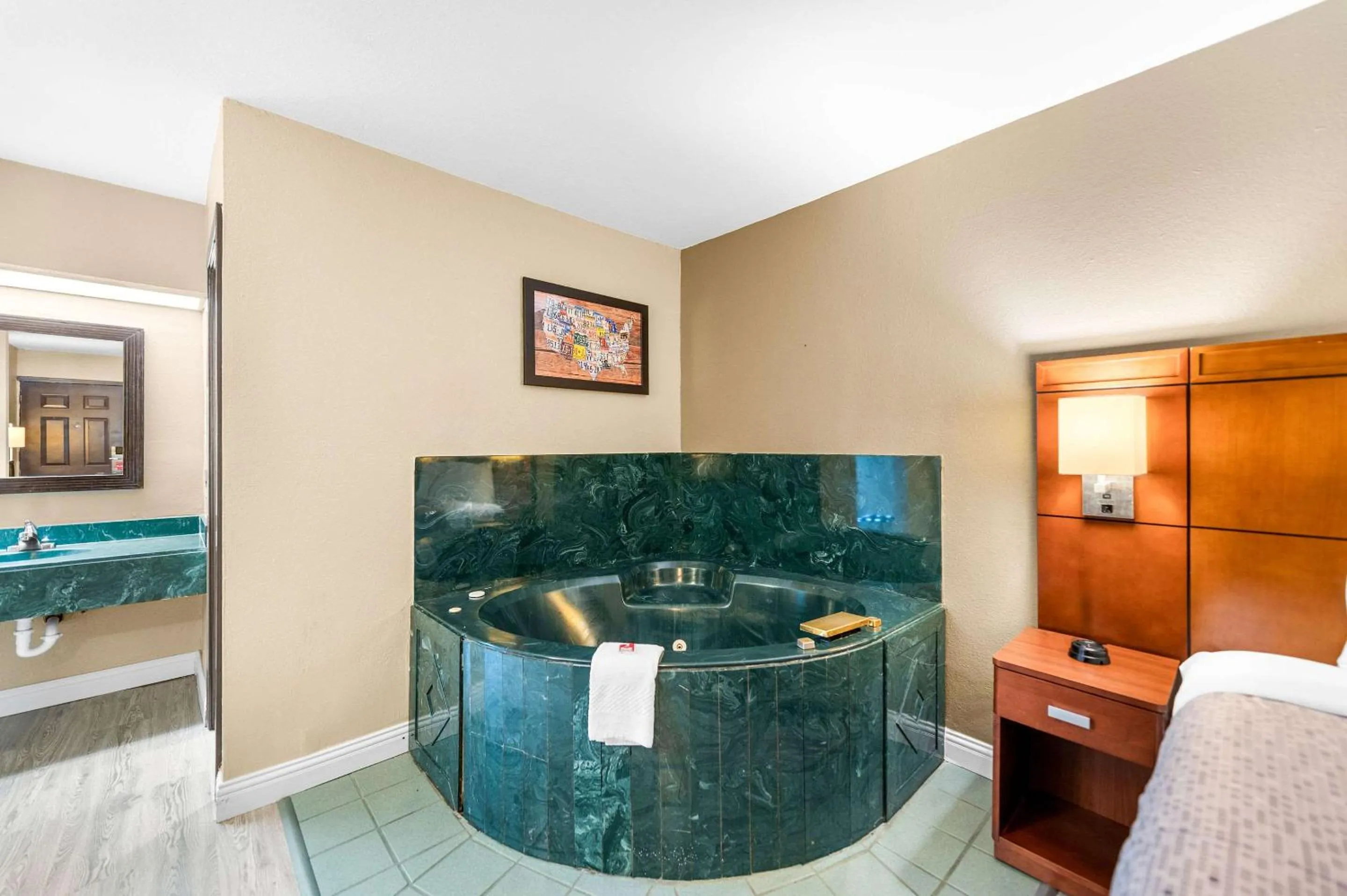 Bedroom in Econo Lodge Texarkana I-30