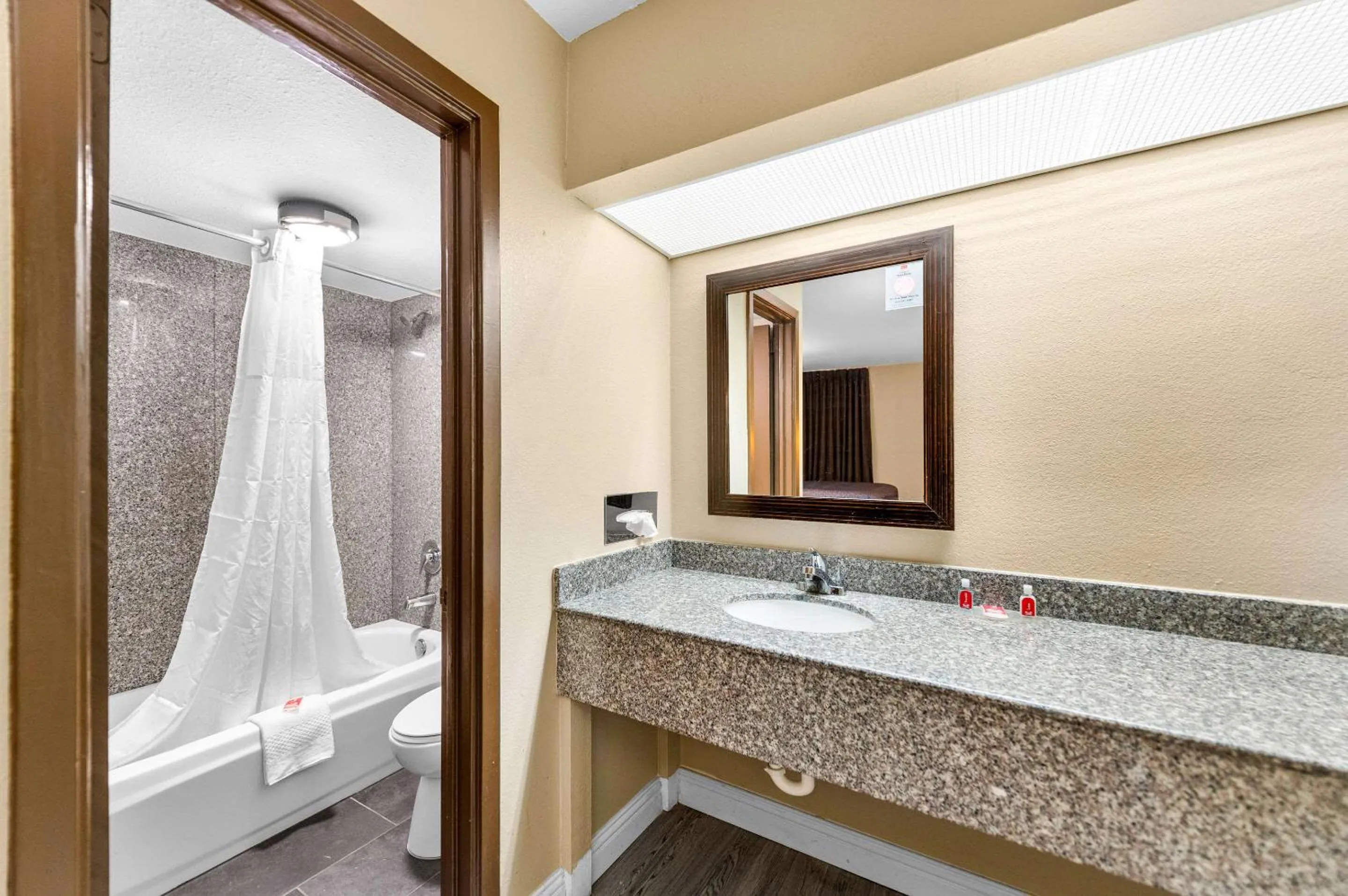 Bedroom in Econo Lodge Texarkana I-30