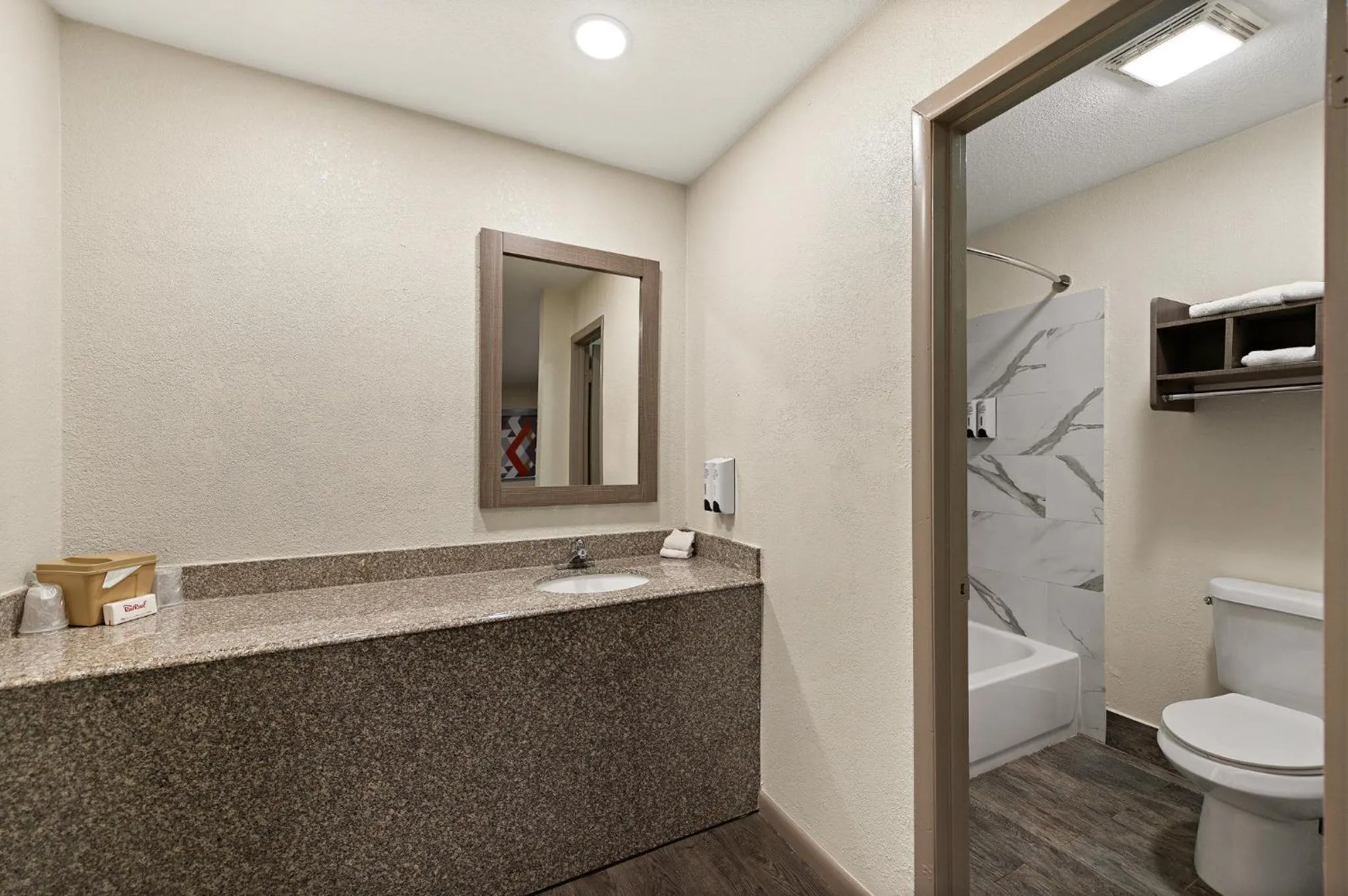 Bathroom in Red Roof Inn Nacogdoches