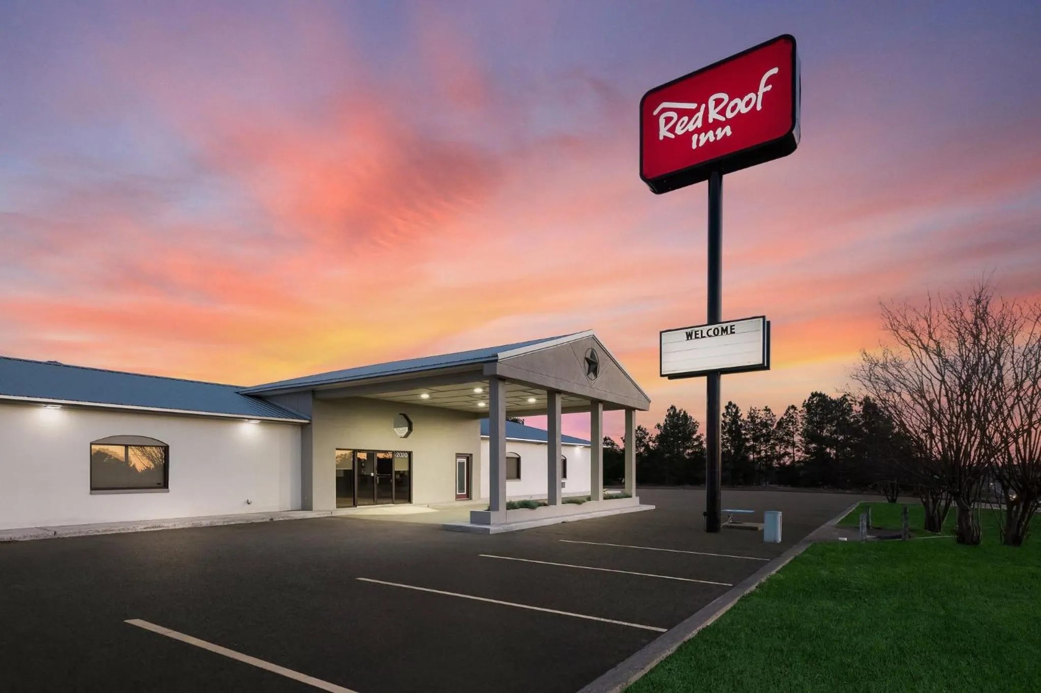 Property building in Red Roof Inn Nacogdoches