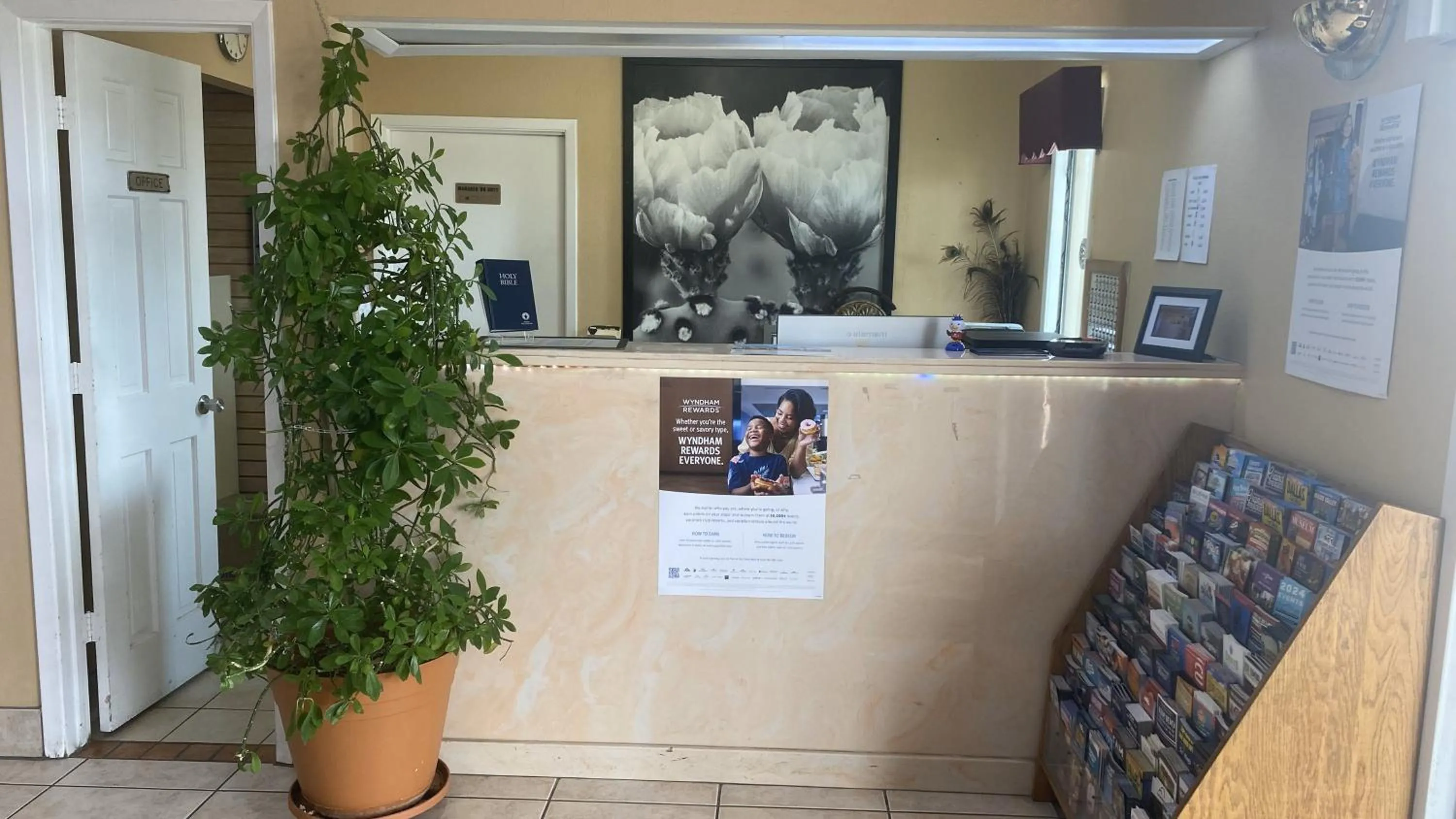 Lobby or reception in Super 8 by Wyndham Decatur Texas