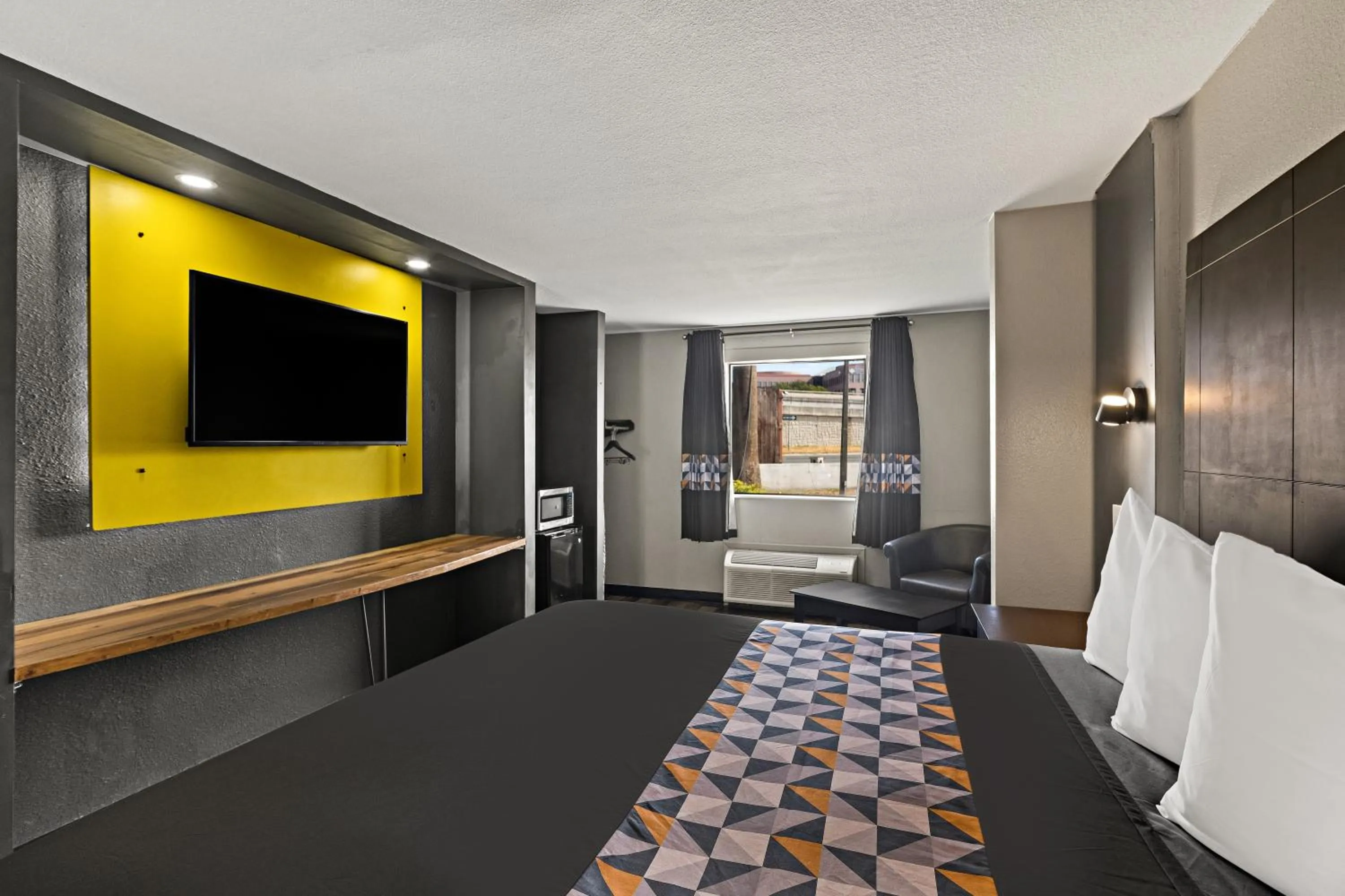 Bedroom in Scottish Inns Austin Downtown