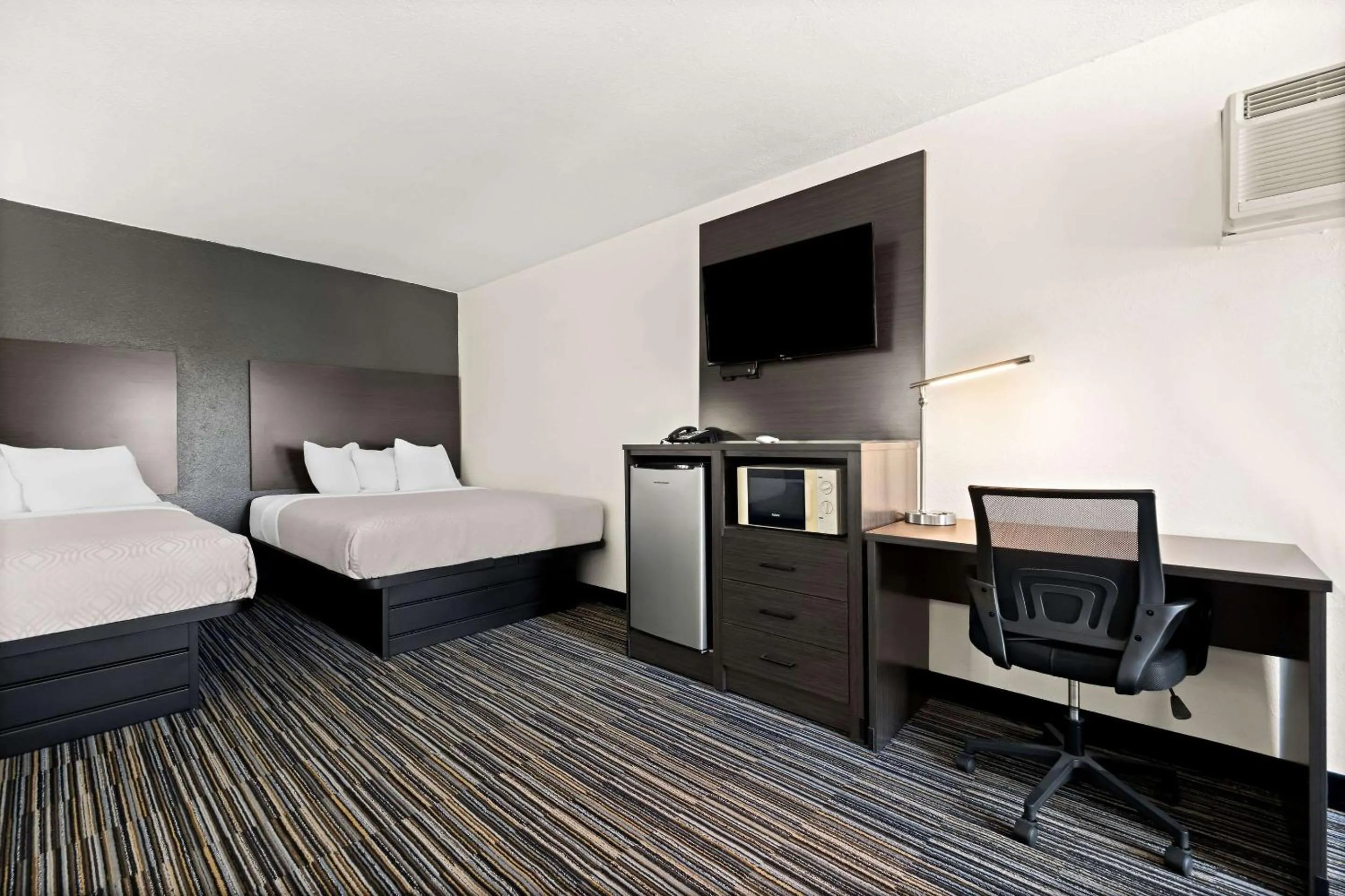 Bedroom, Bed in Econo Lodge Dumas