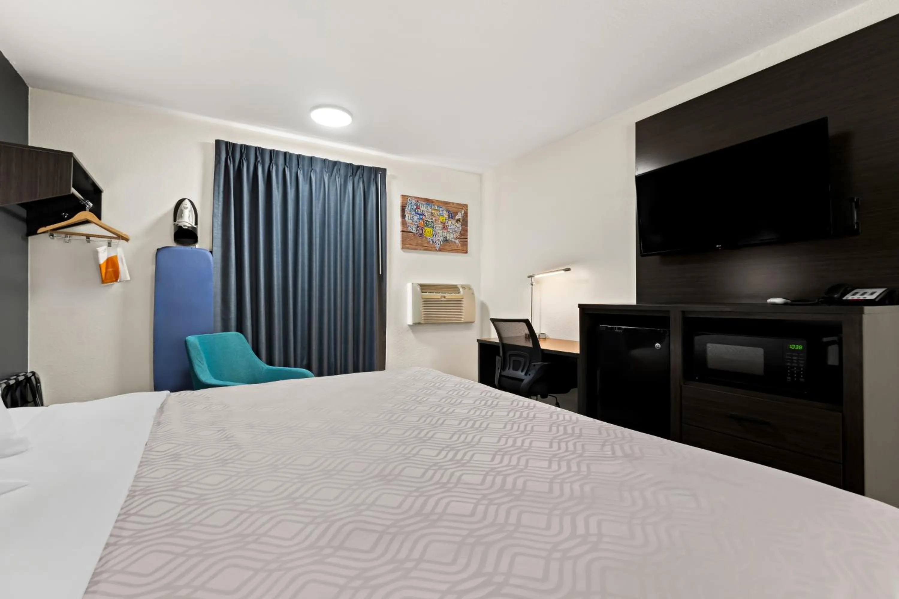 Bed in Econo Lodge Dumas