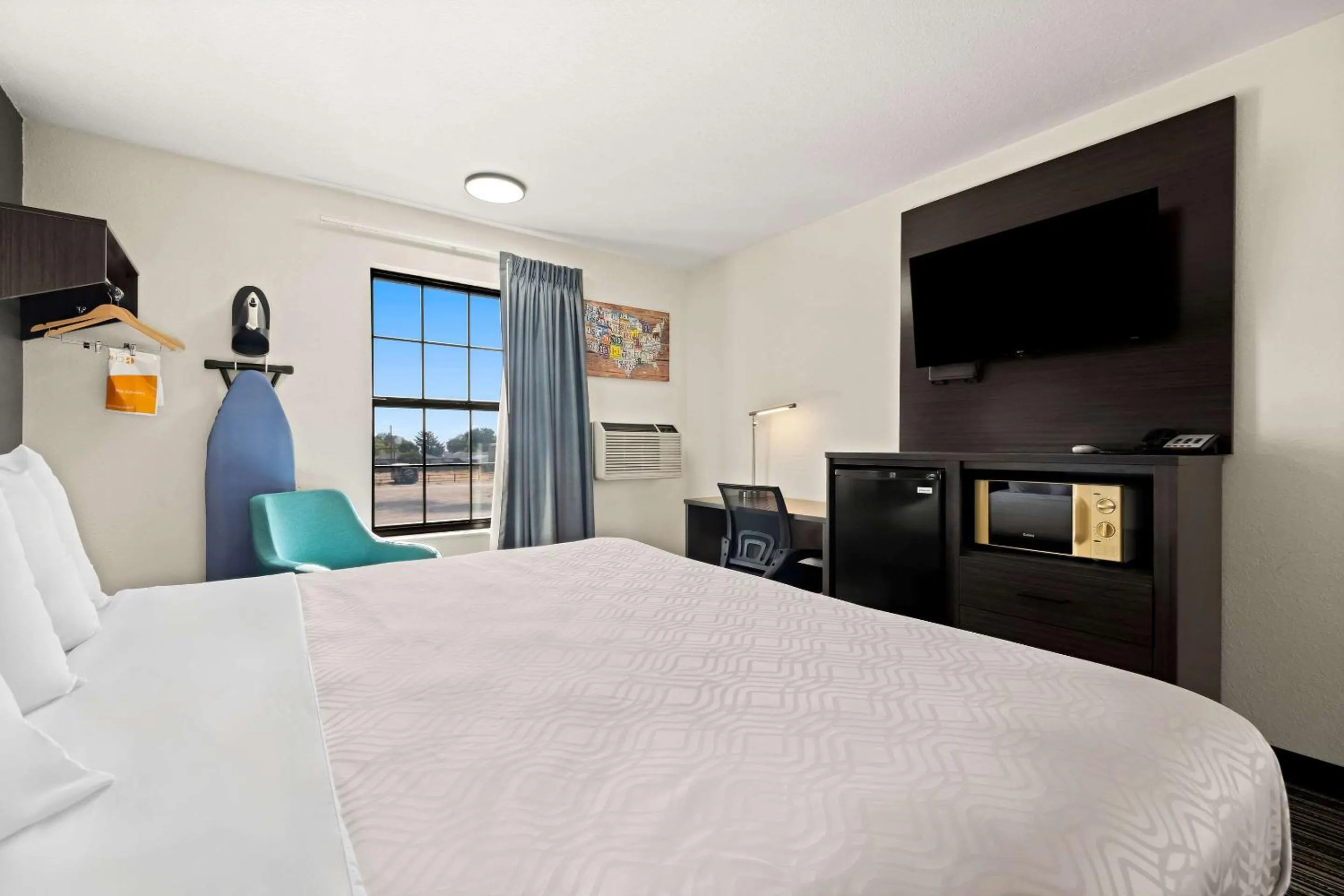 Bedroom, Bed in Econo Lodge Dumas