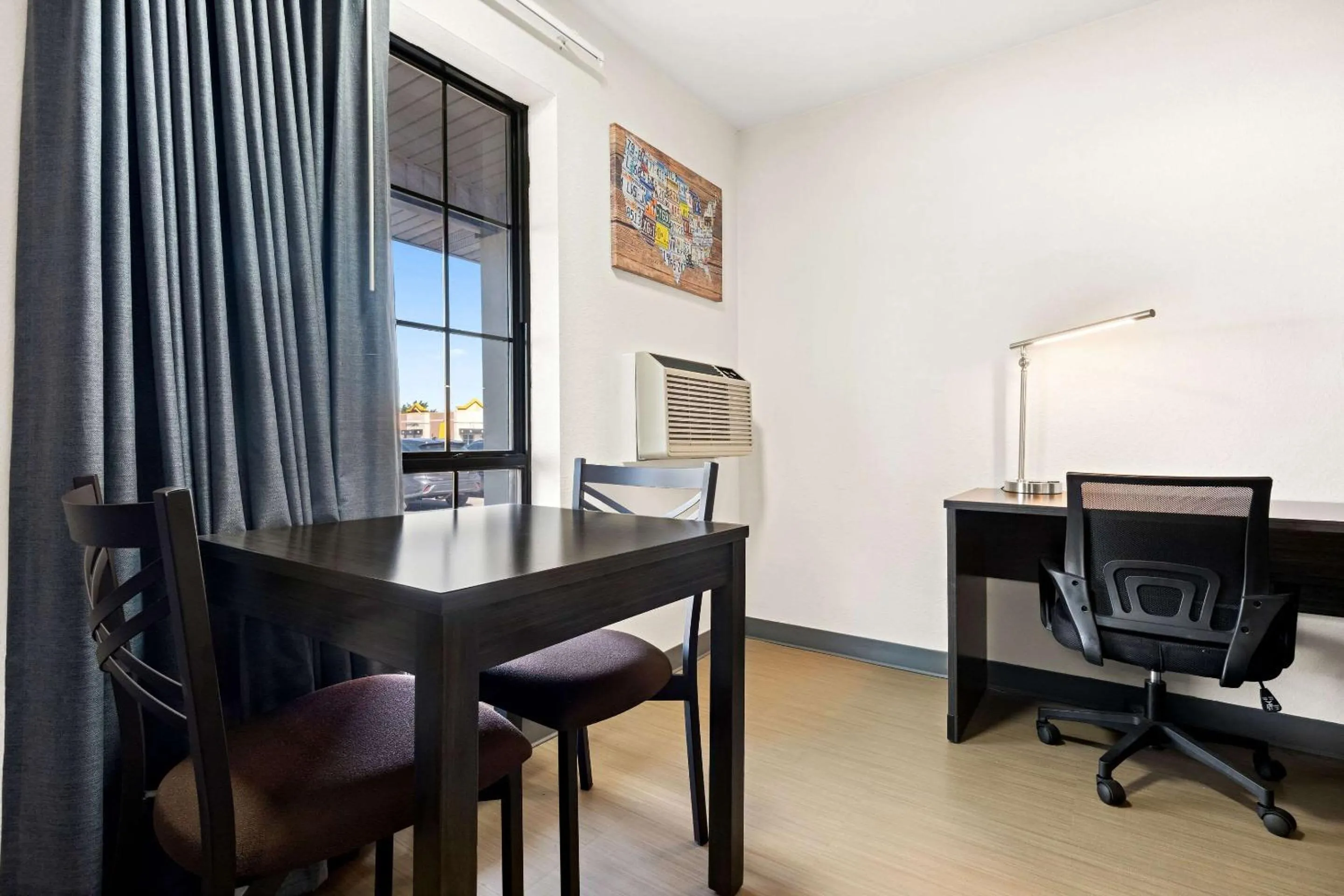 Bedroom in Econo Lodge Dumas