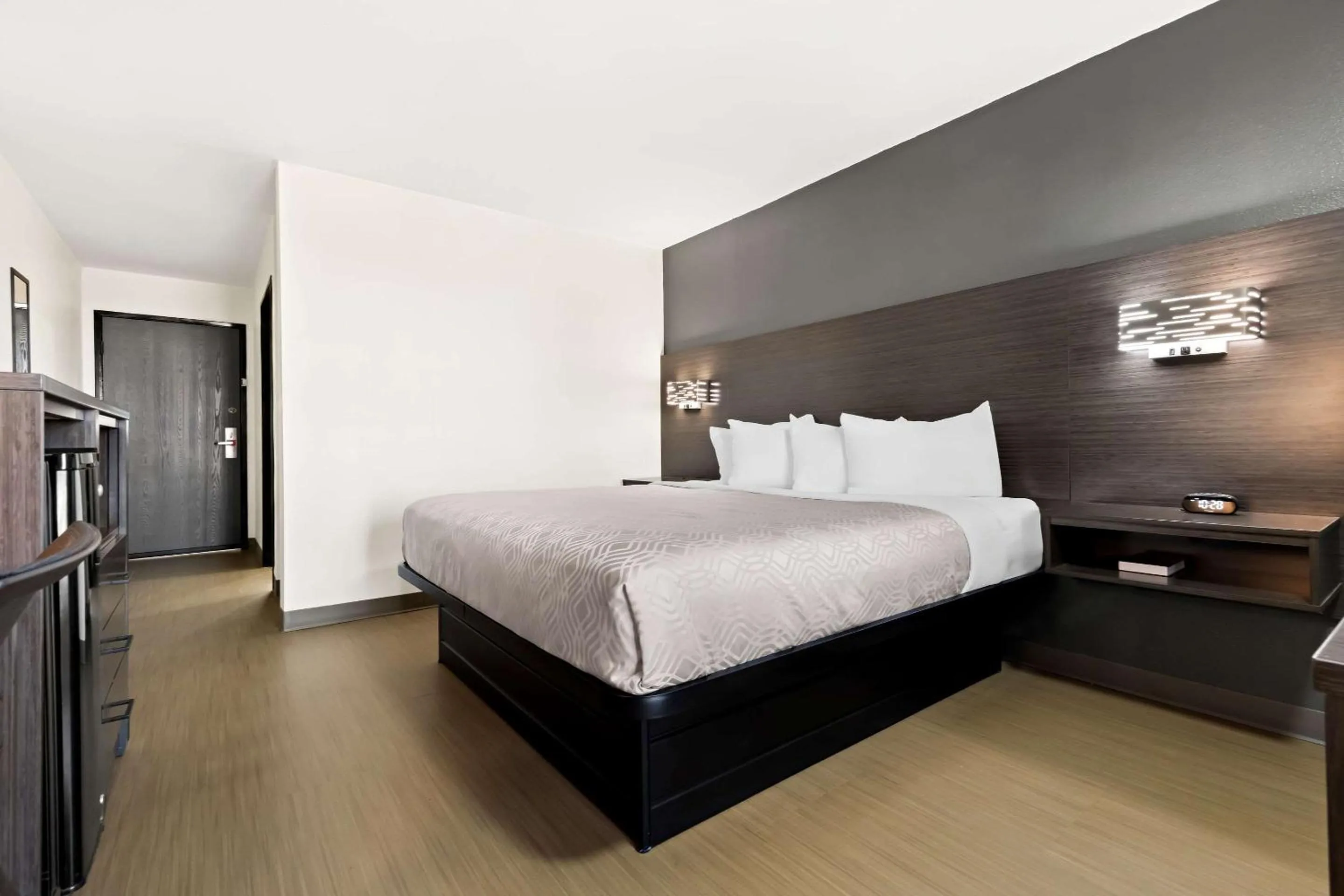 Bedroom, Bed in Econo Lodge Dumas