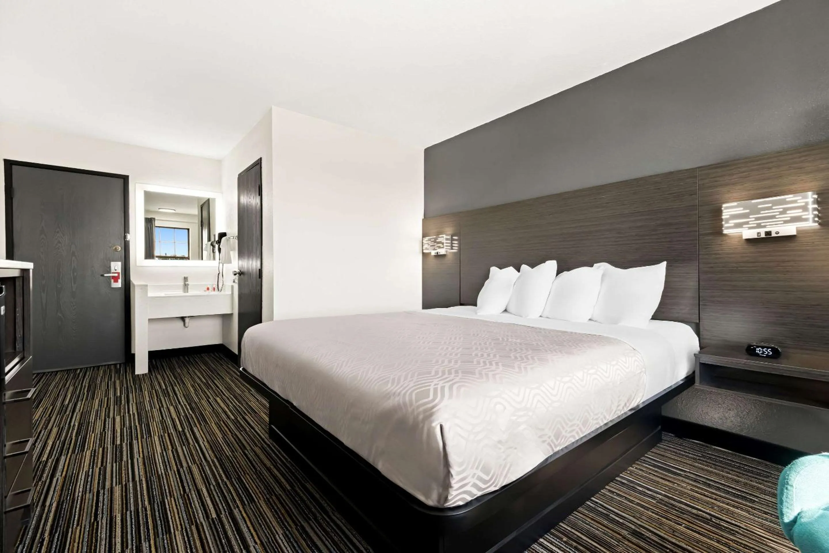 Bedroom, Bed in Econo Lodge Dumas