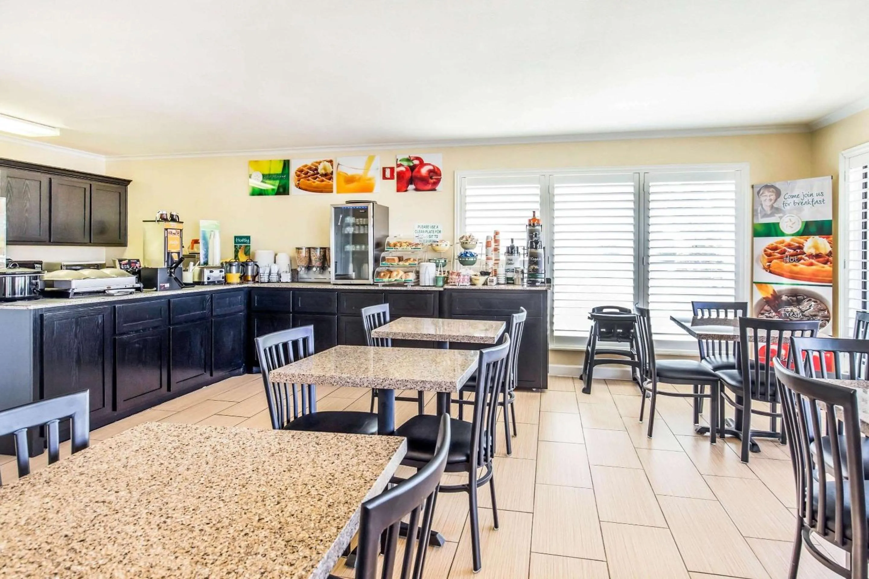 Restaurant/places to eat in Quality Inn & Suites