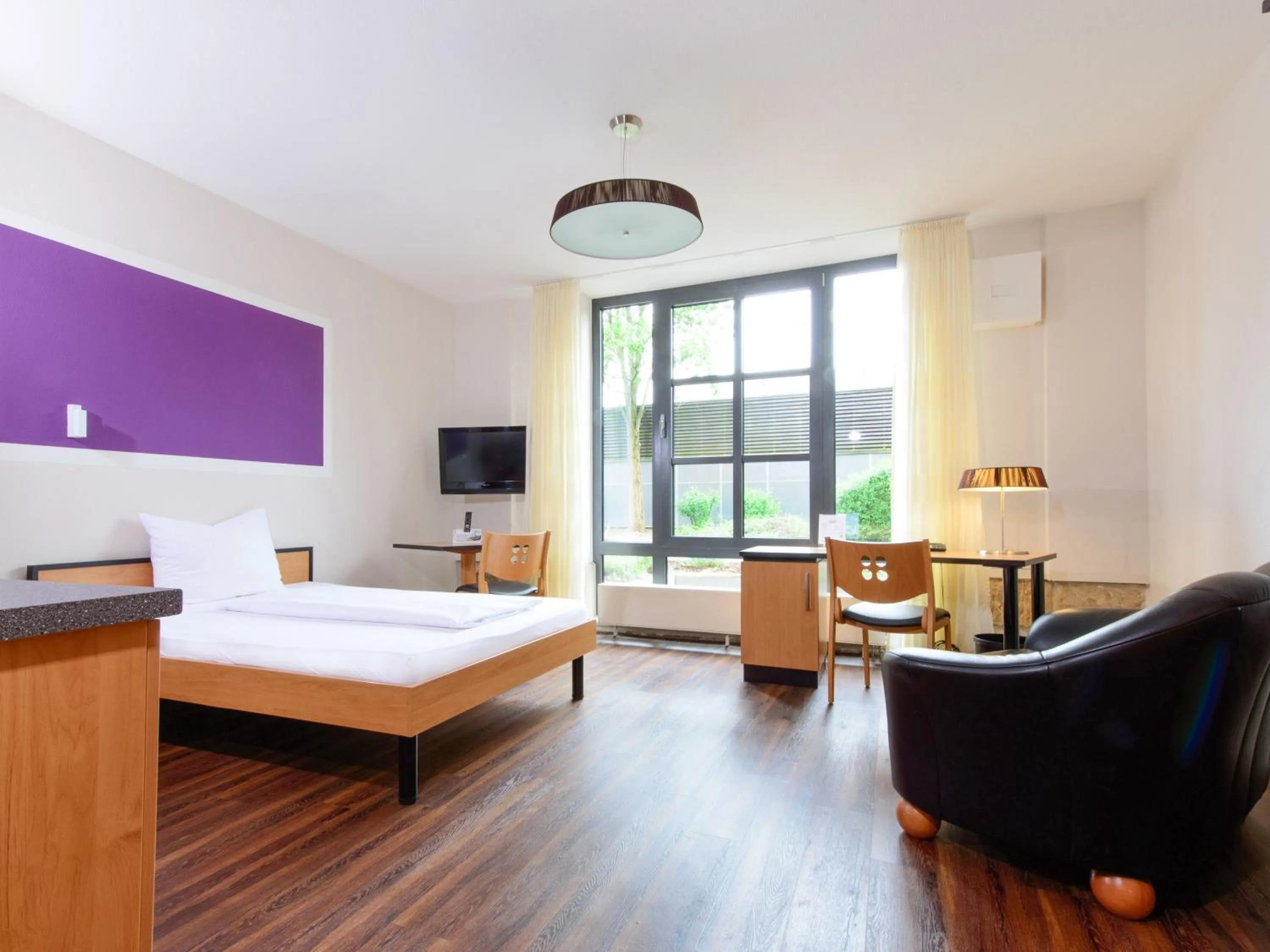 Photo of the whole room, Bed in historic Apart