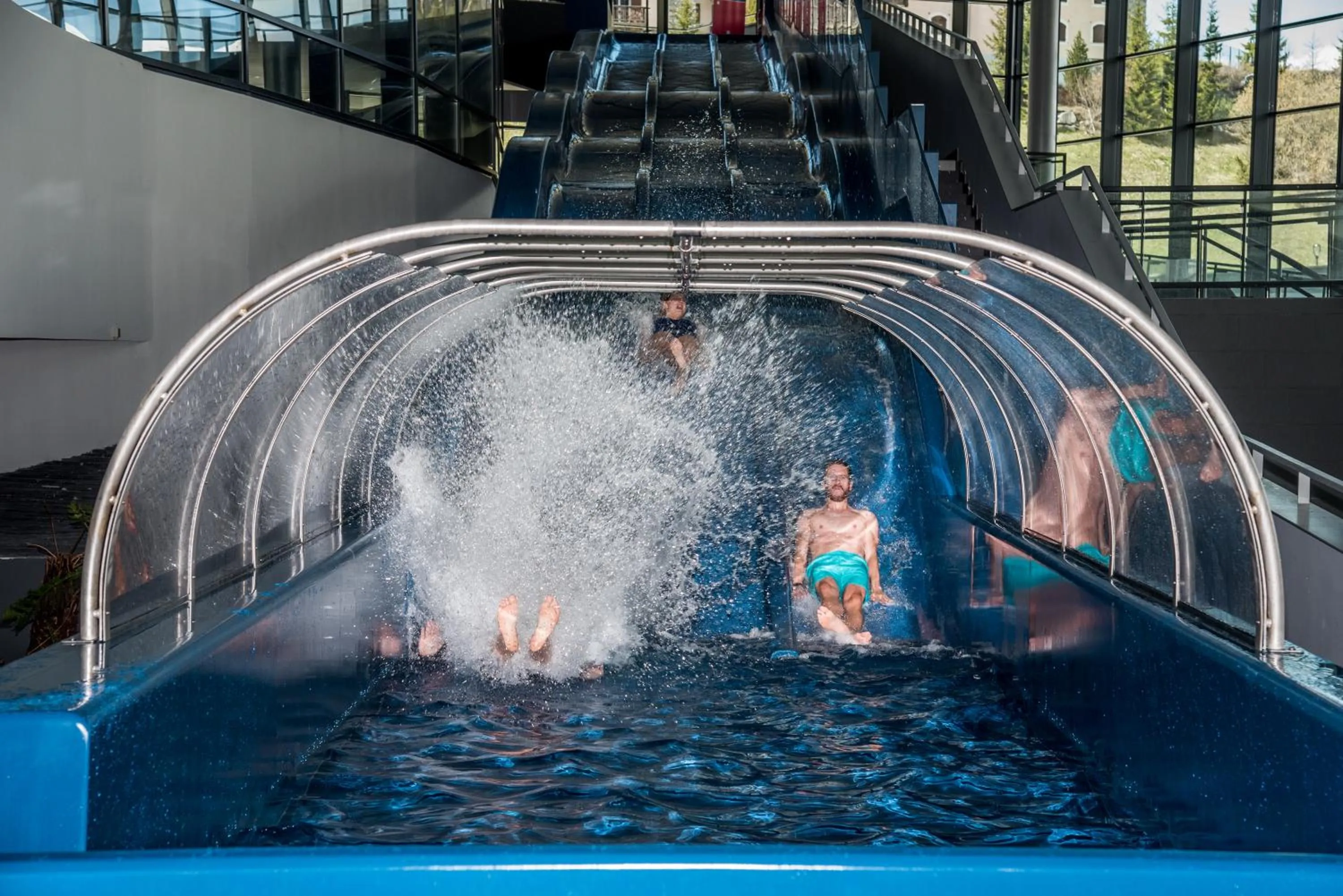 Swimming pool in Ecrin Blanc Resort Courchevel - Aquapark