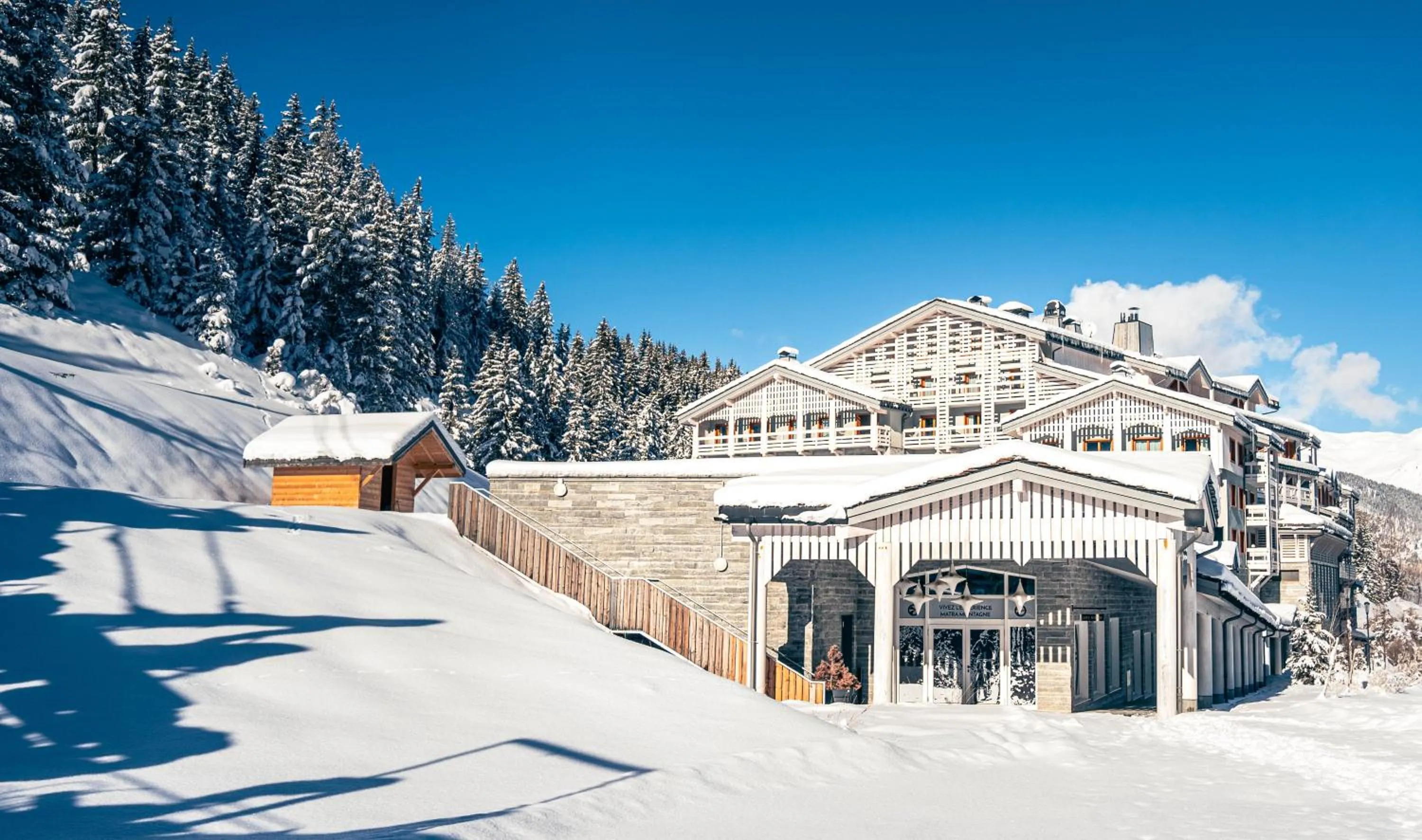 Property building in Ecrin Blanc Resort Courchevel - Aquapark